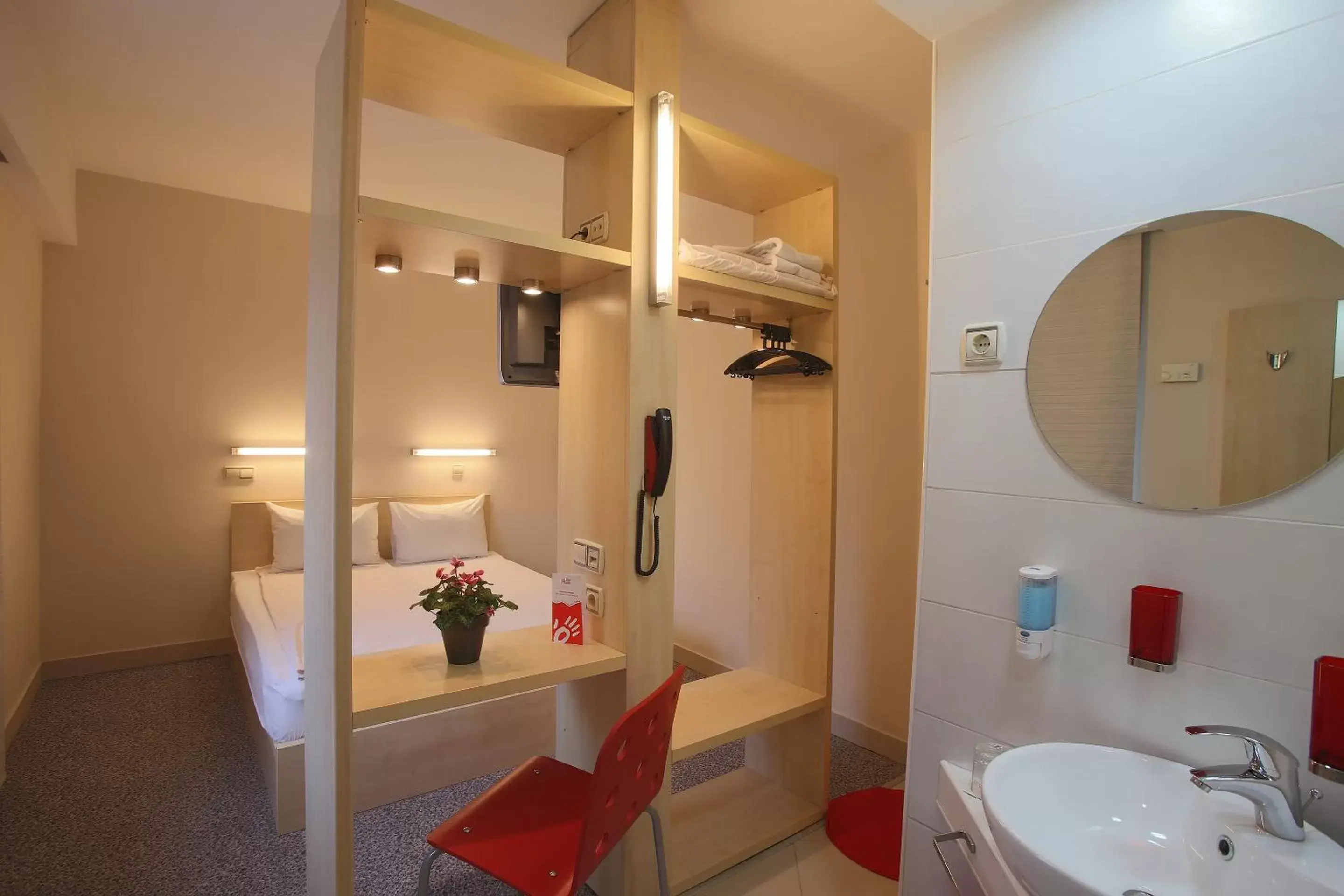 Photo of the whole room, Bathroom in Hello Hotels Gara de Nord