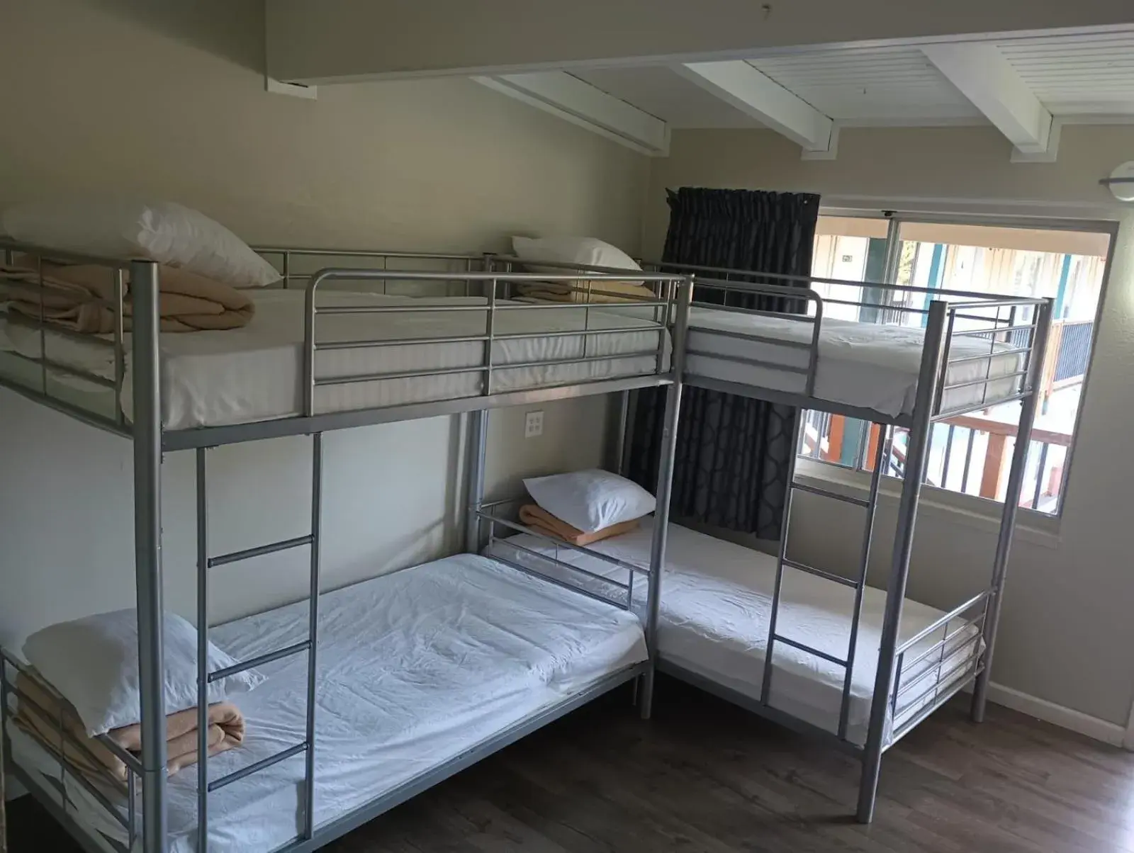 Bunk Bed in Cedar Inn & Suites