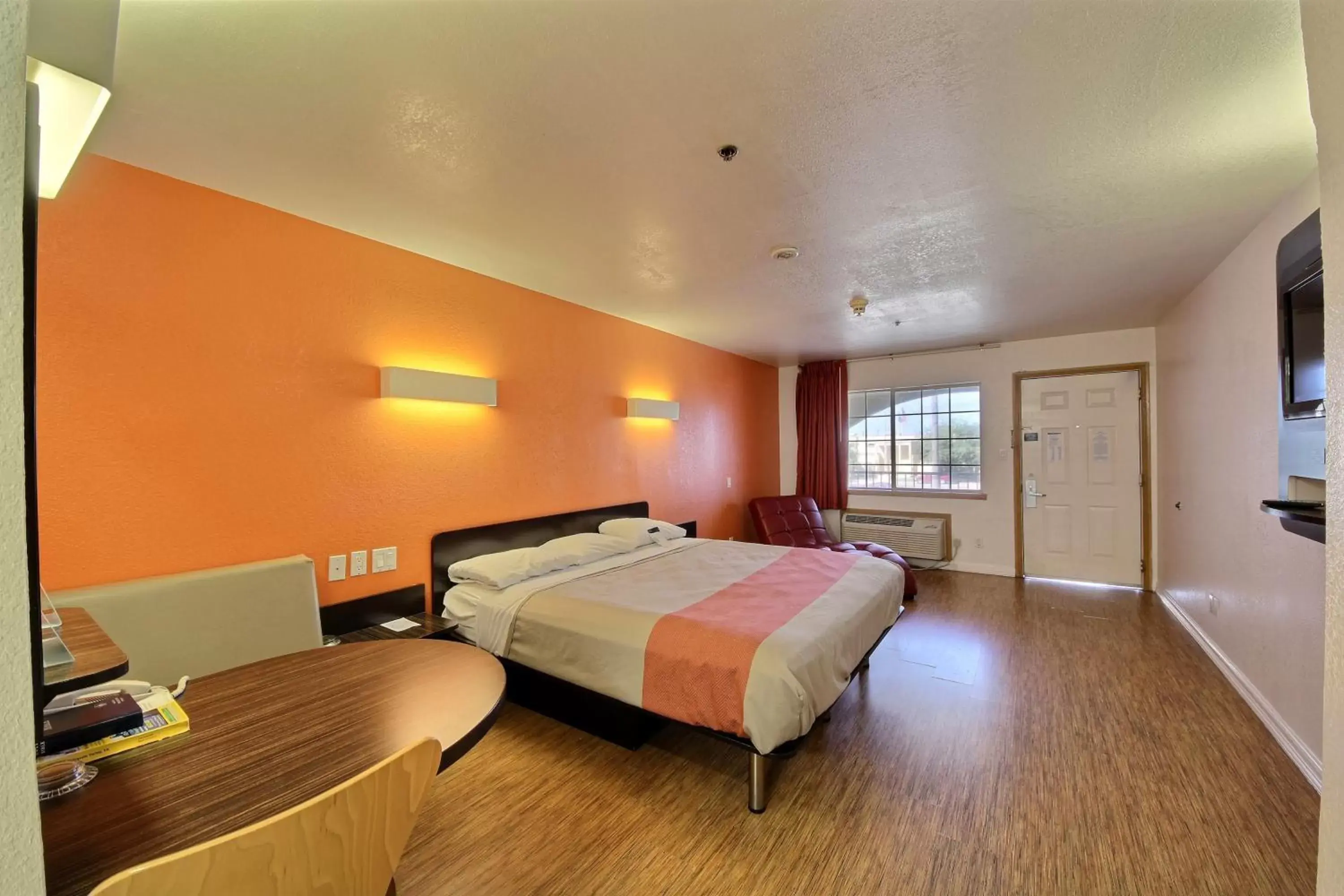 Photo of the whole room, Bed in Motel 6-Edinburg, TX
