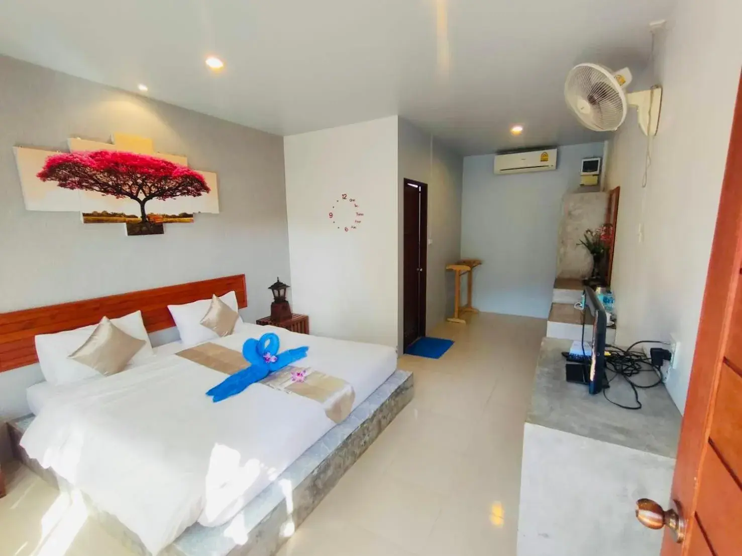 Property building, Bed in Andawa Lanta Resort