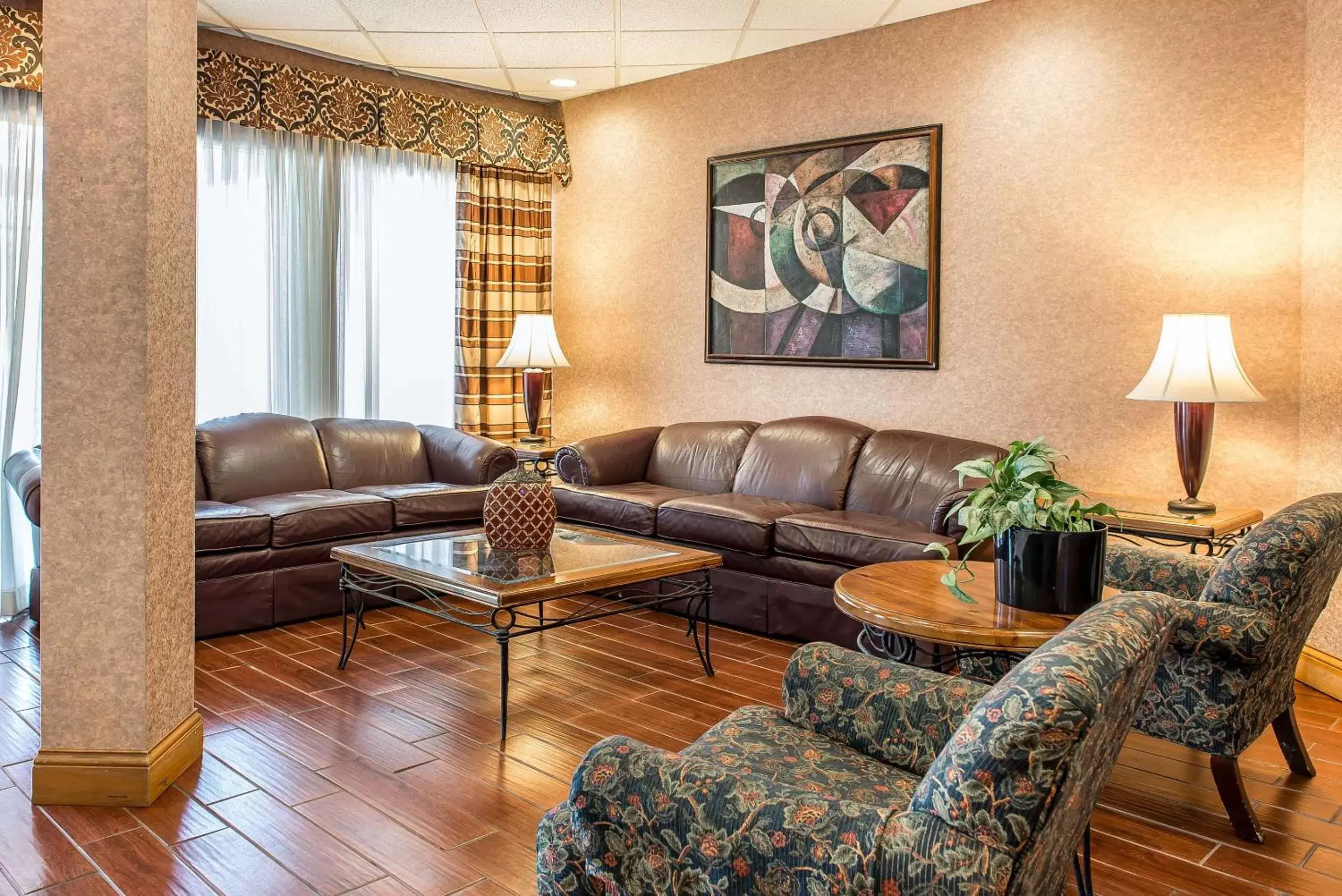 Lobby or reception, Seating Area in Quality Inn & Conference Center - Springfield