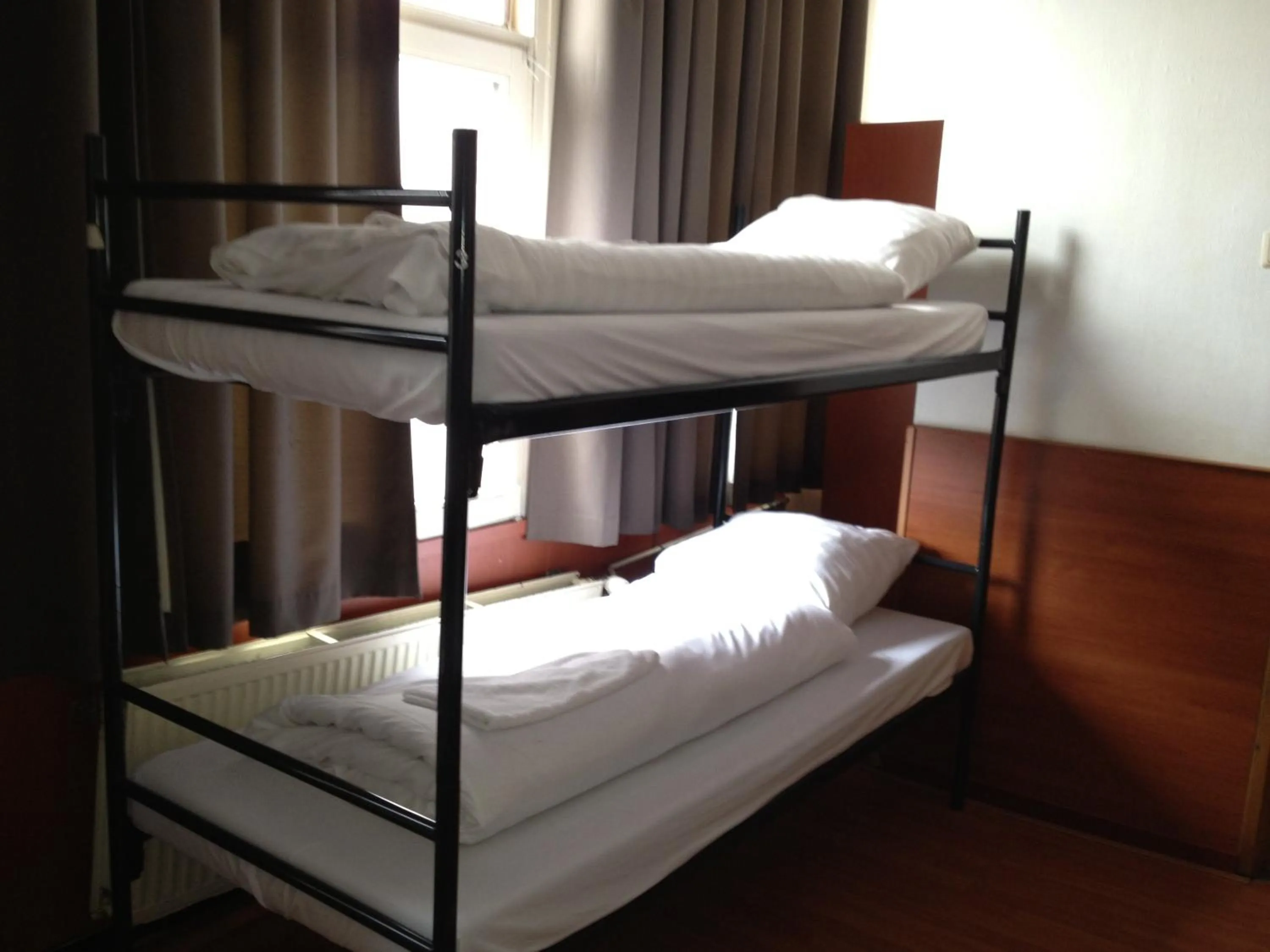 Bed in Hotel Continental Amsterdam