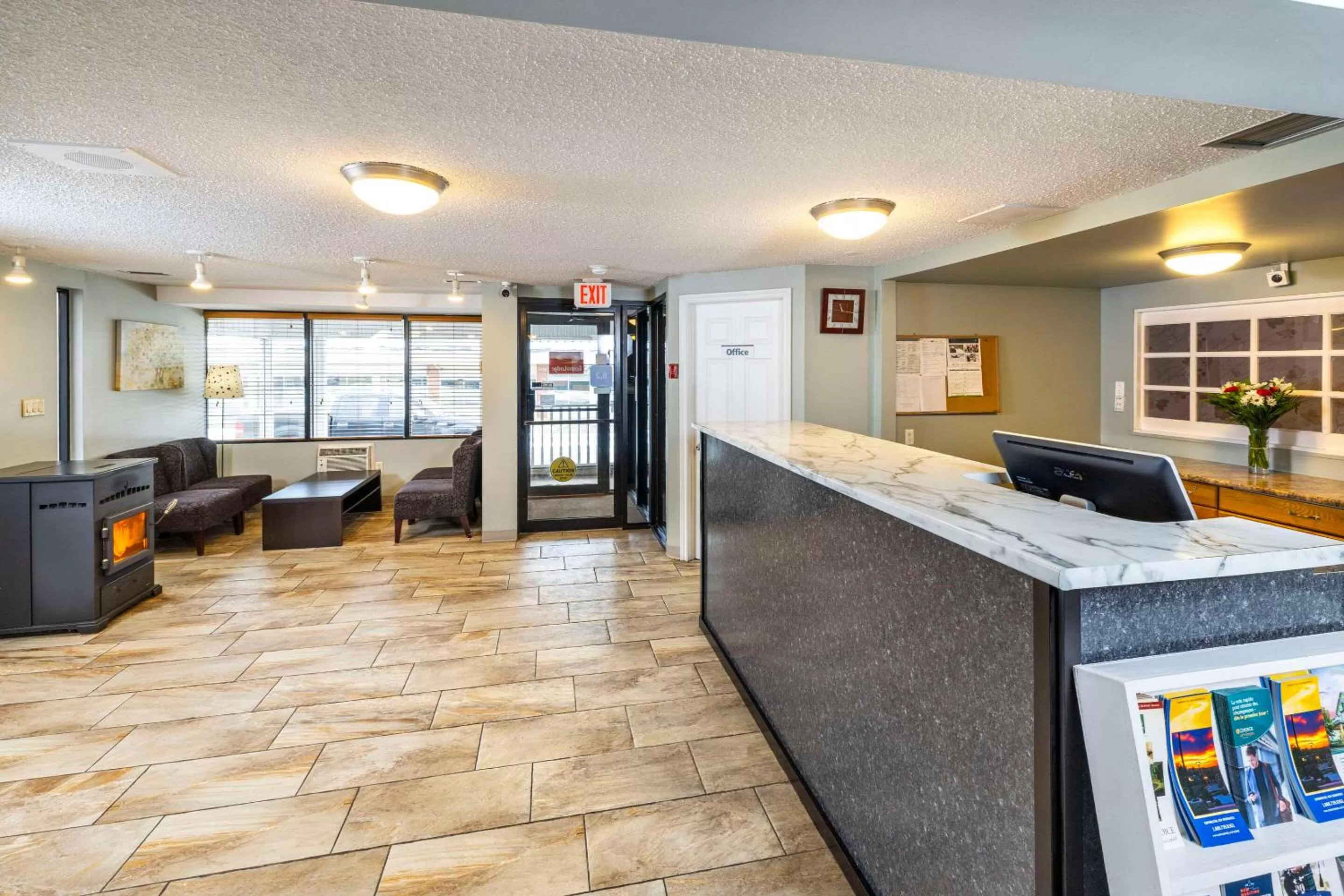 Lobby or reception in Econo Lodge Miramichi