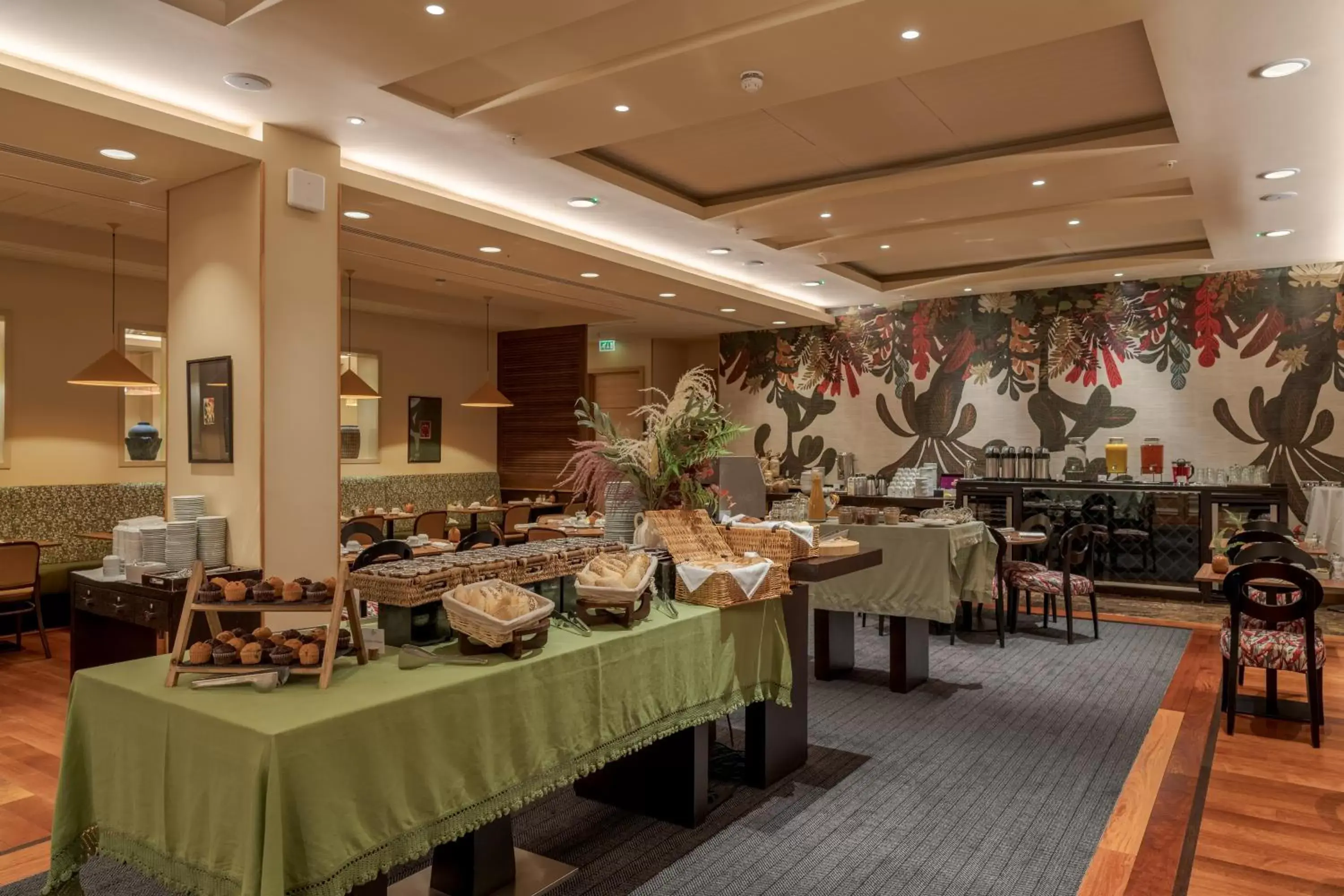 Buffet breakfast, Restaurant/Places to Eat in Pestana Chelsea Bridge Hotel