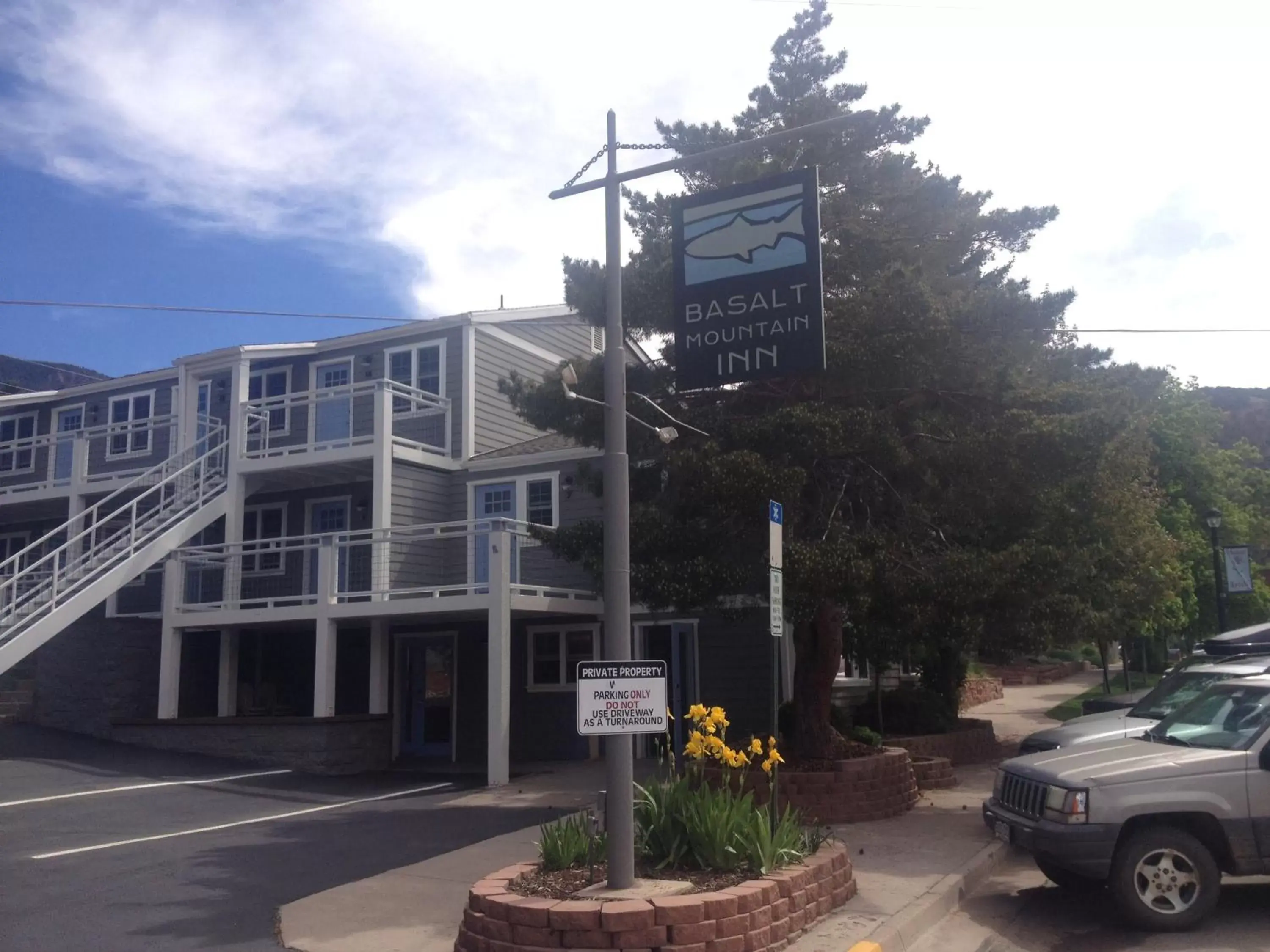 Facade/entrance, Property Building in Basalt Mountain Inn