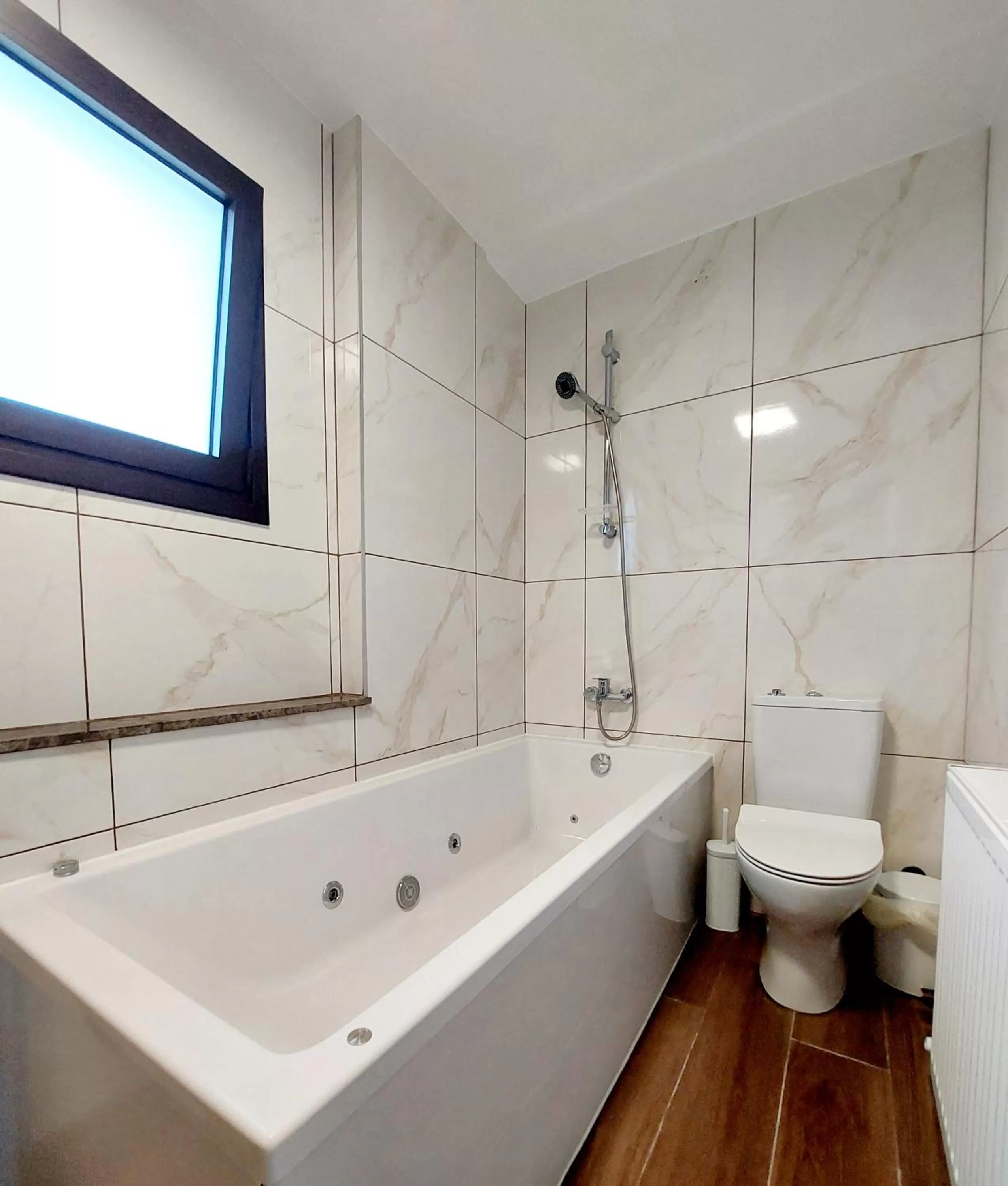 Hot Tub in Agros Green Valley Suites