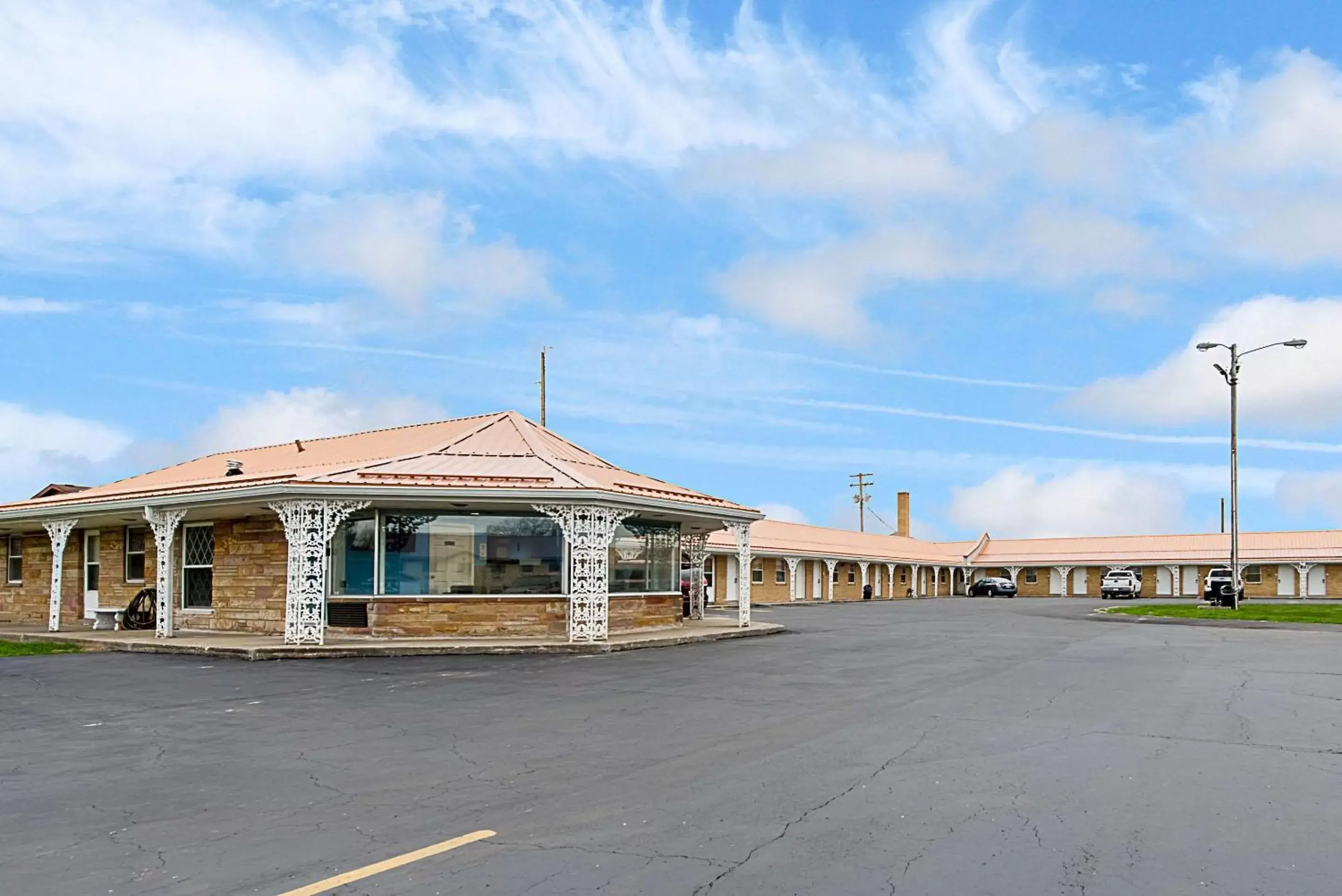 Property building in Highway Inn Property building in Highway Inn