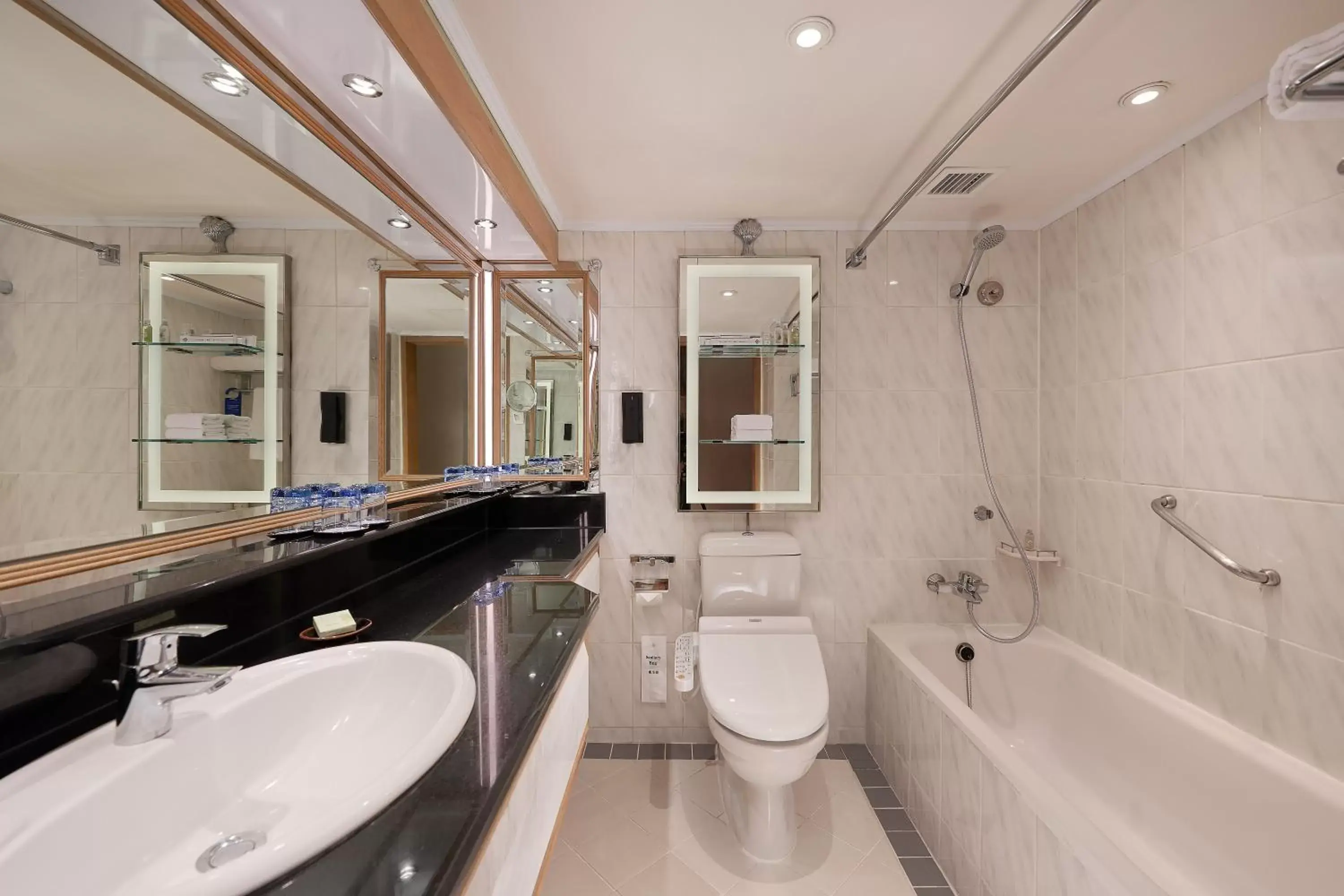 Toilet, Bathroom in The Riviera Hotel Taipei