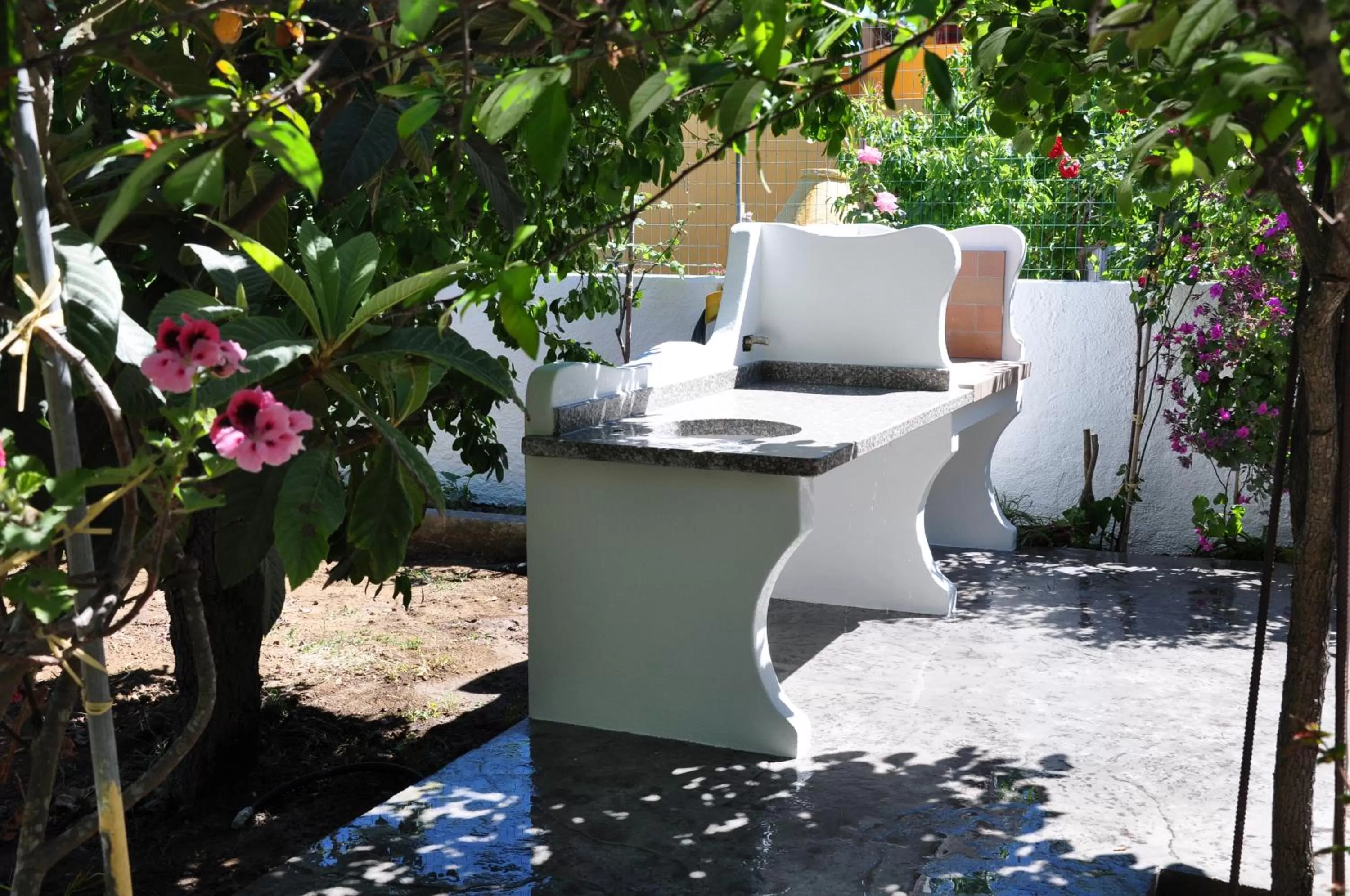 BBQ facilities in B&B Les Chambres Rooms & Suite