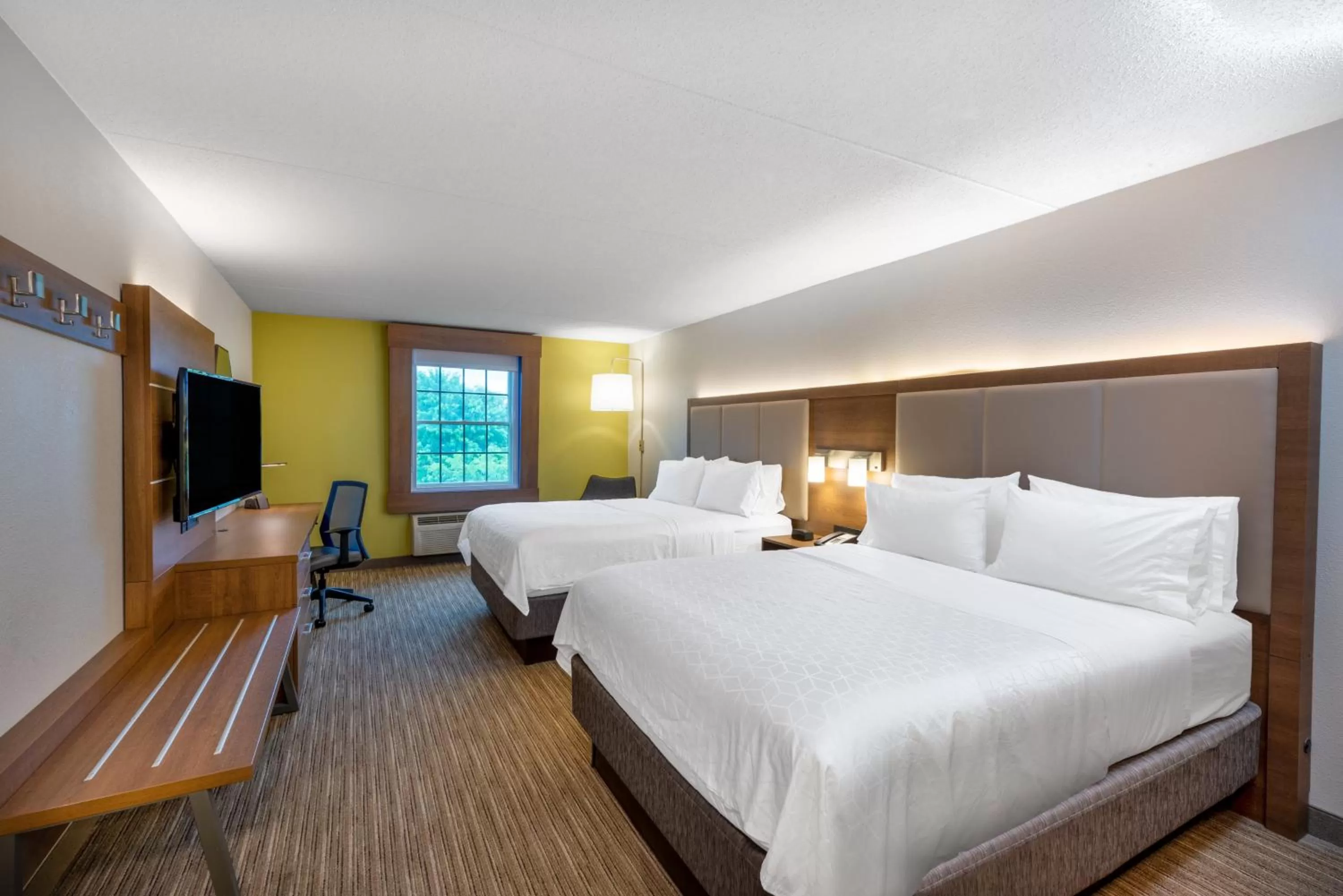 Photo of the whole room, Bed in Holiday Inn Express State College at Williamsburg Square by IHG