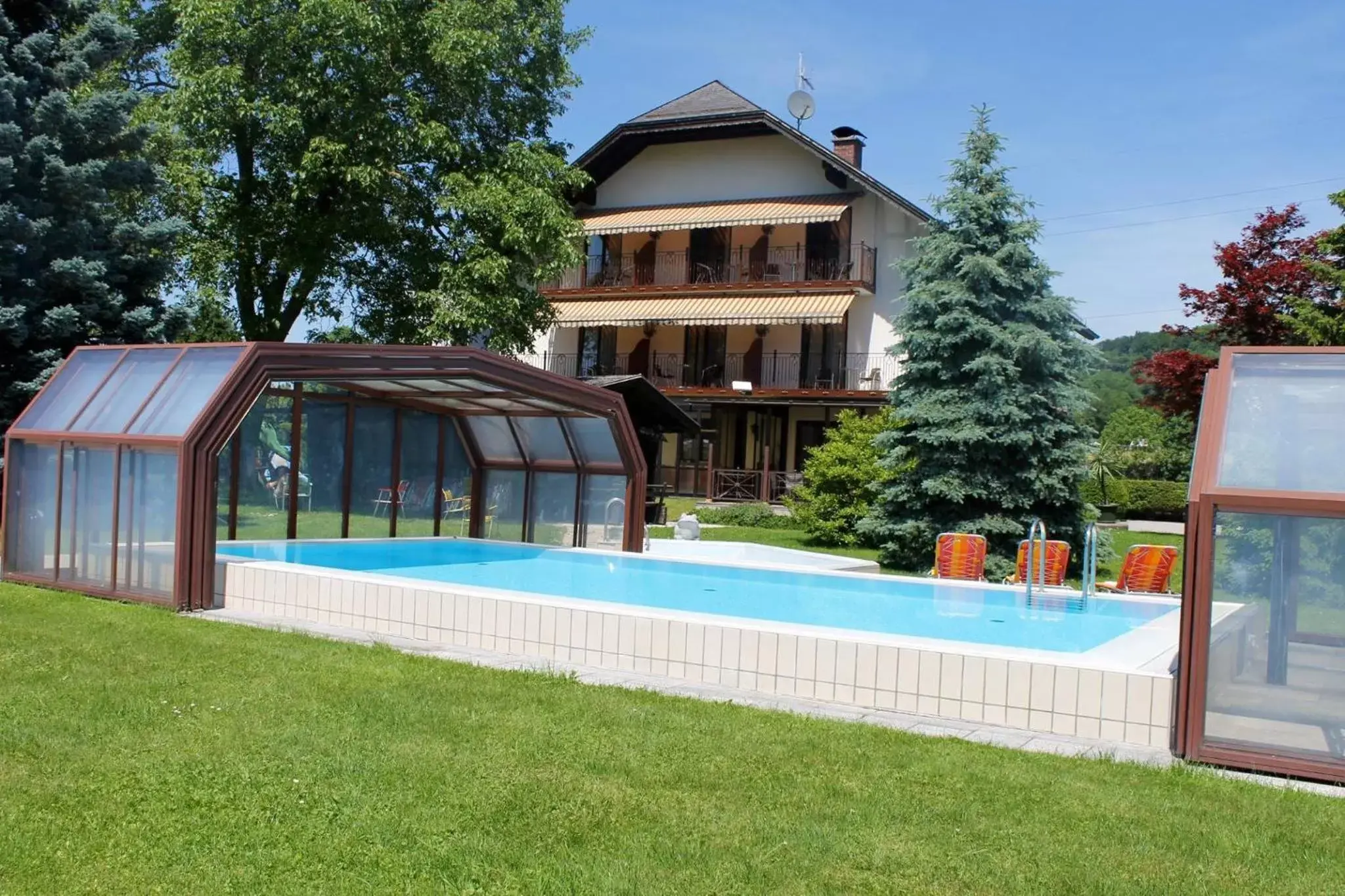 Swimming Pool in Pension Sommerauer