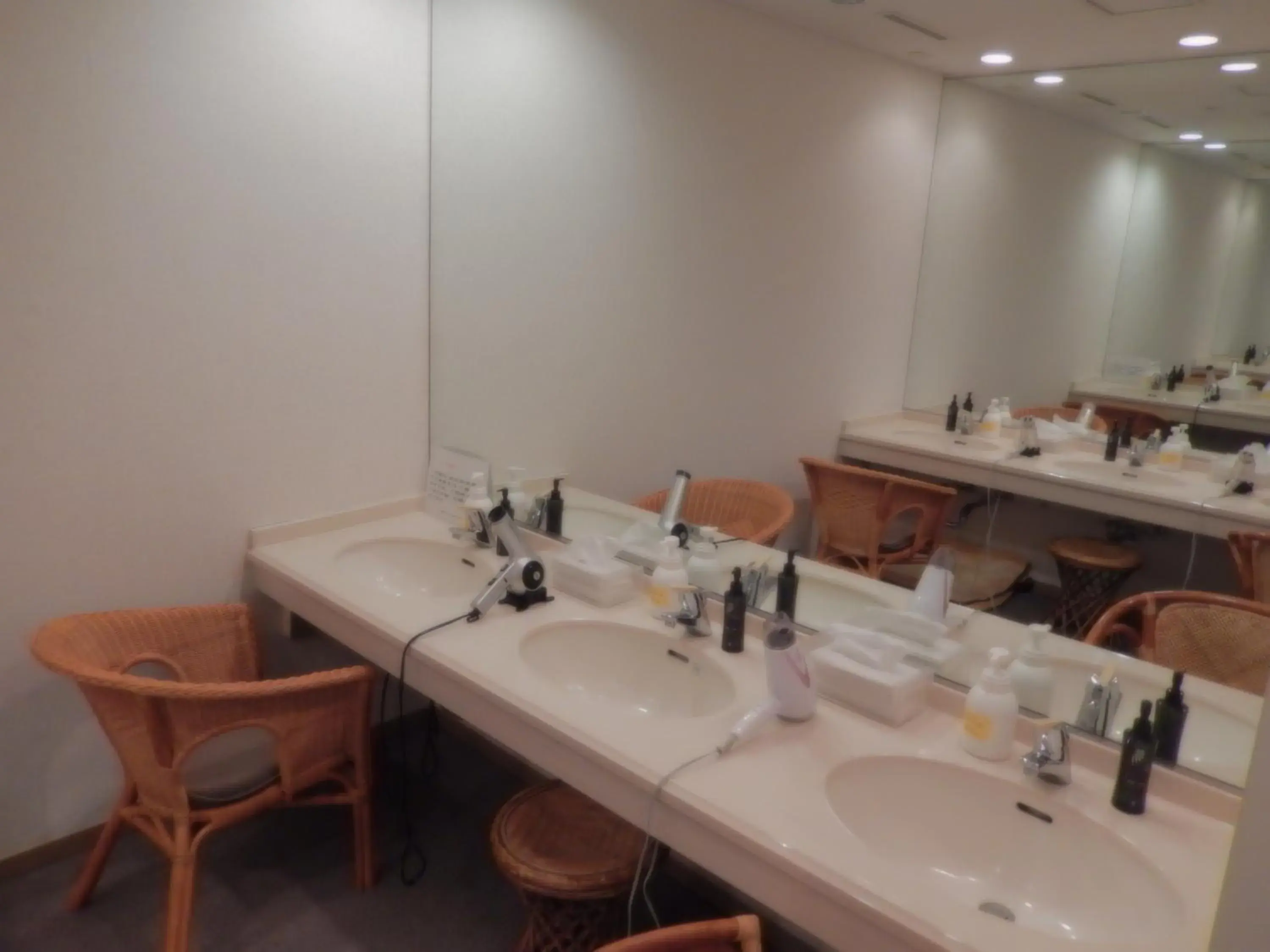 Fitness centre/facilities, Bathroom in Kobe Seishin Oriental Hotel