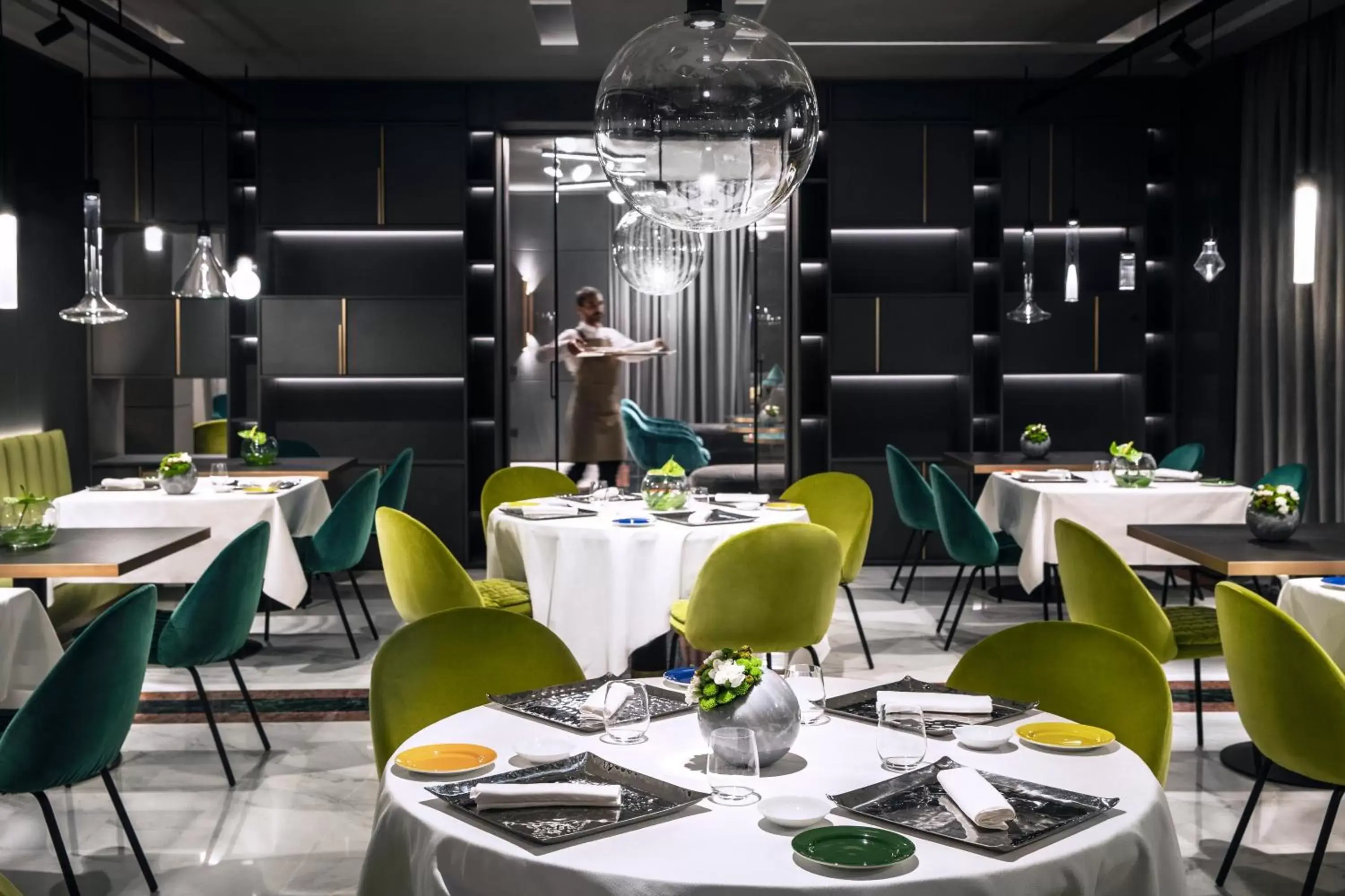 Restaurant/Places to Eat in Hotel Plaza e de Russie - Relais & Châteaux