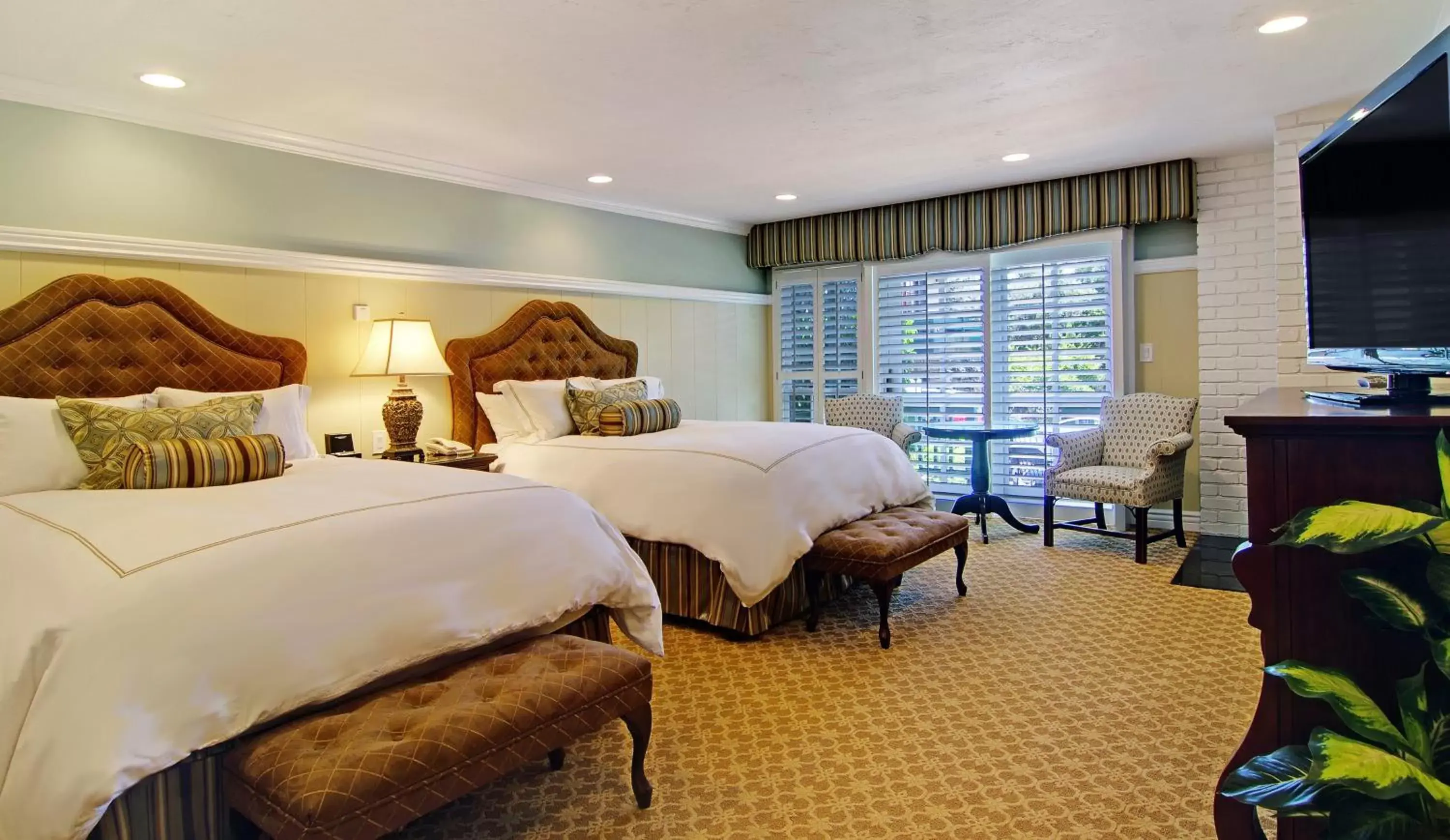 Deluxe Queen Room with Two Queen Beds in Wayside Inn