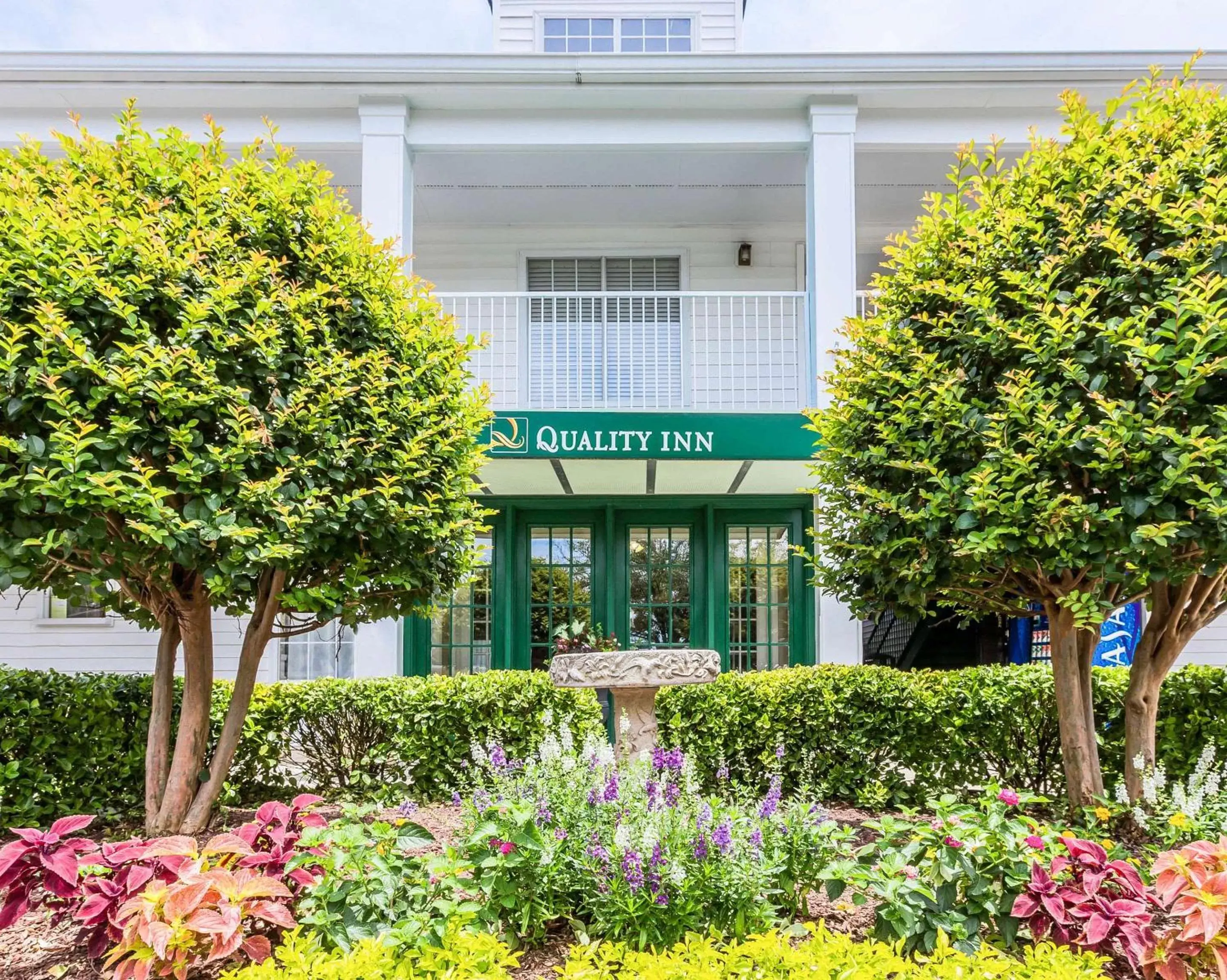 Property building in Quality Inn Trussville I-59 exit 141 Property building in Quality Inn Trussville I-59 exit 141