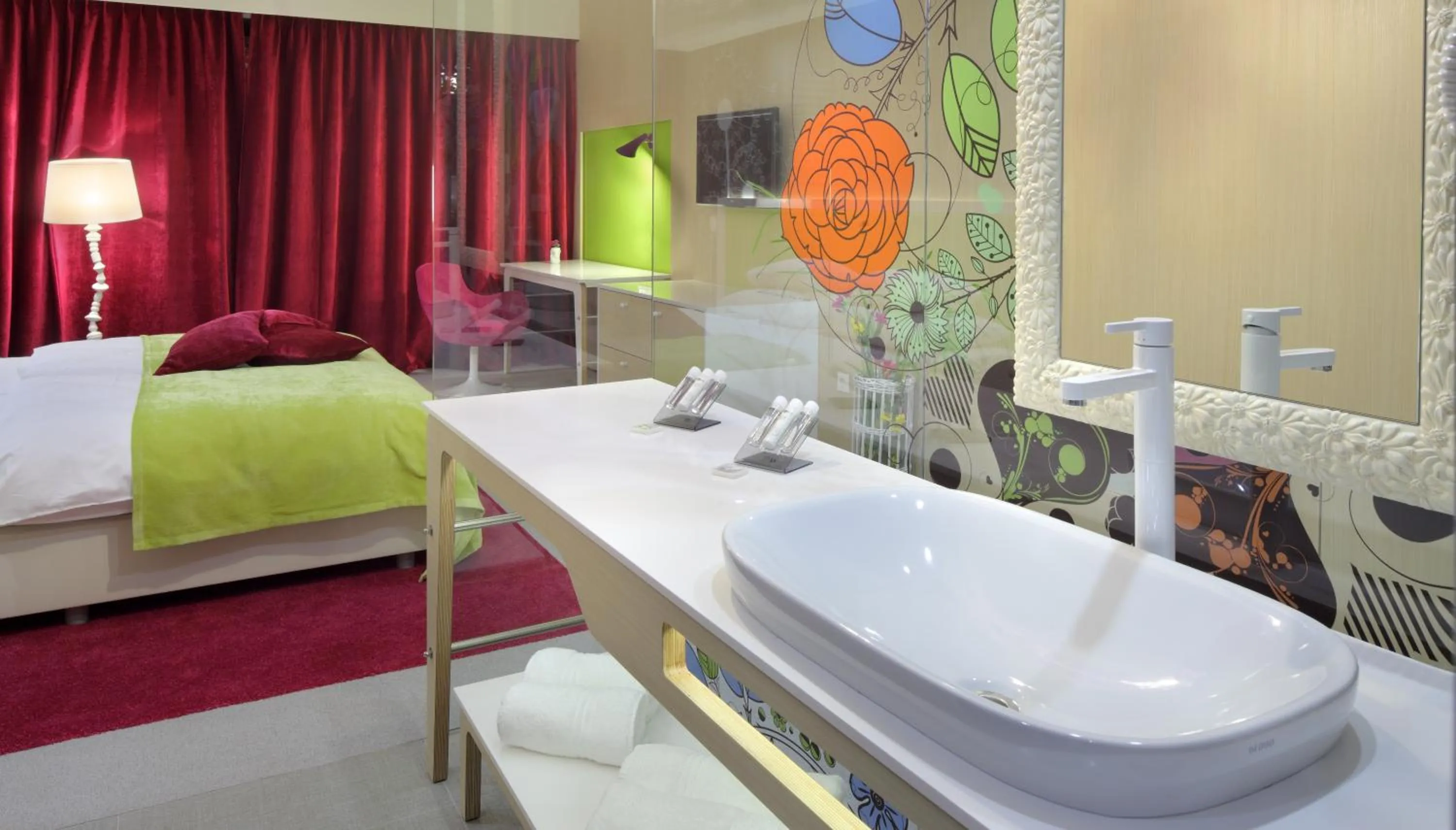 Bathroom, Bed in Hotel Nox