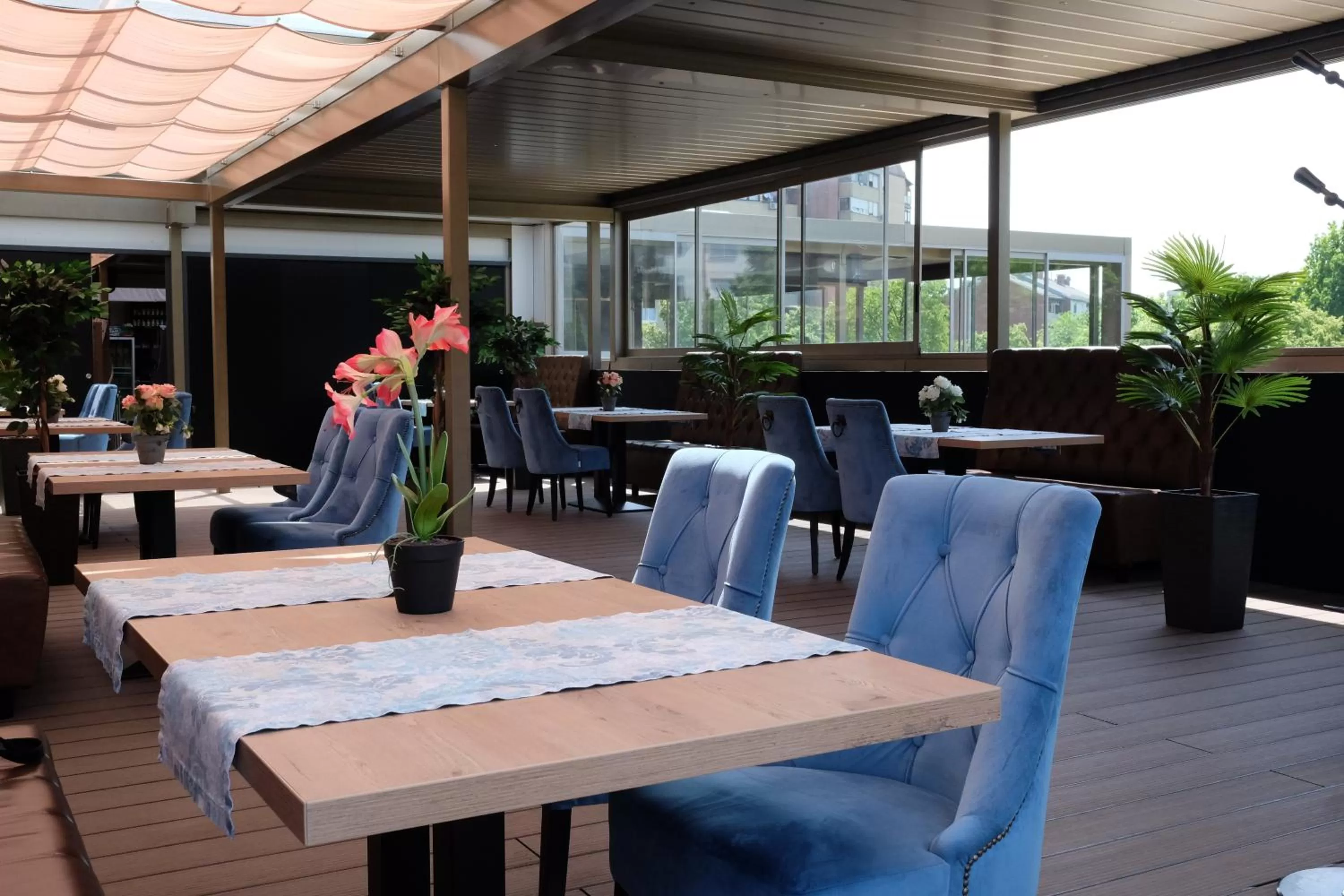 Restaurant/places to eat in Admiral Hotel