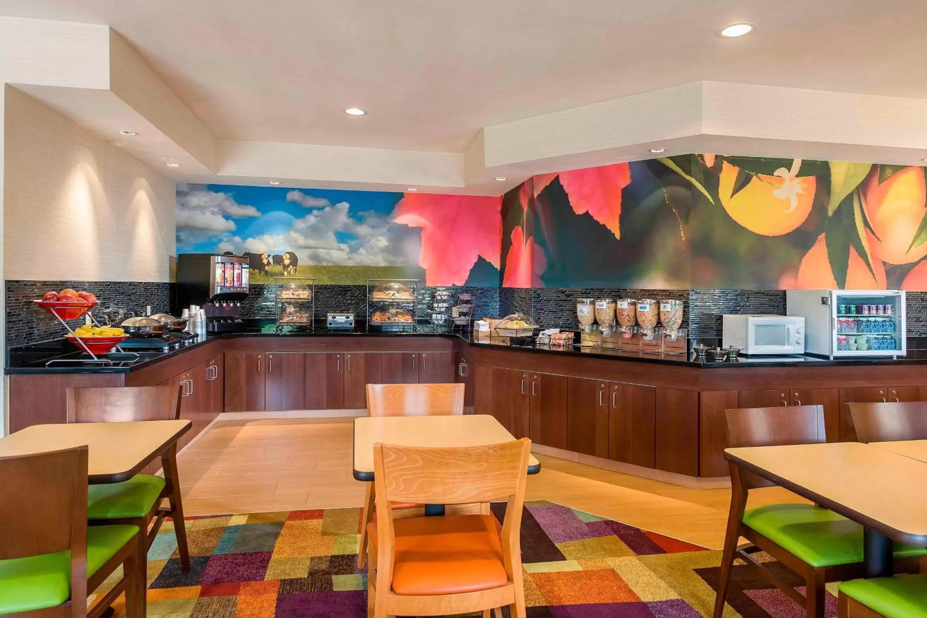 Breakfast, Restaurant/Places to Eat in Fairfield Inn & Suites Holland
