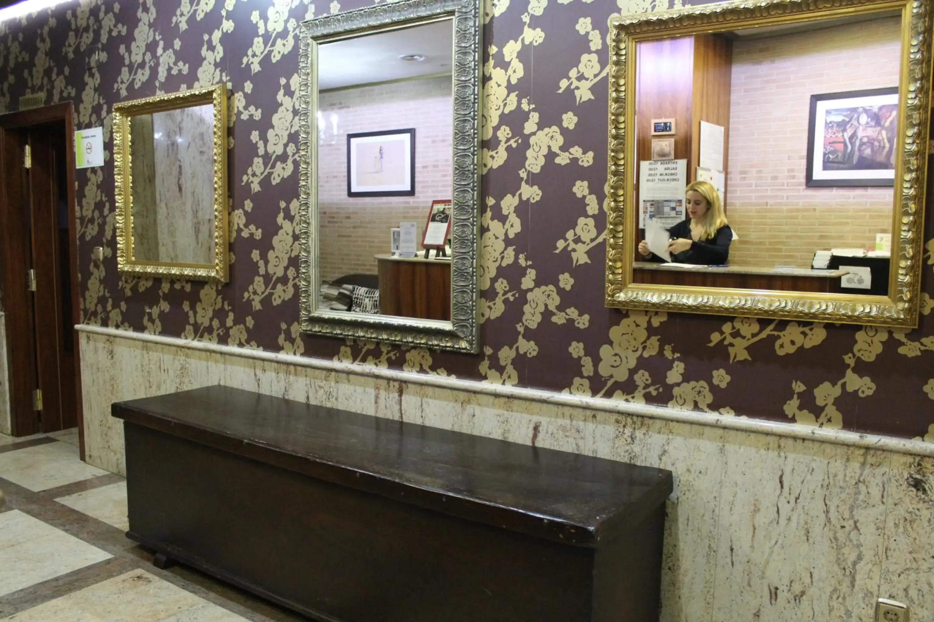 Lobby or reception, Bathroom in Hotel El Castillo