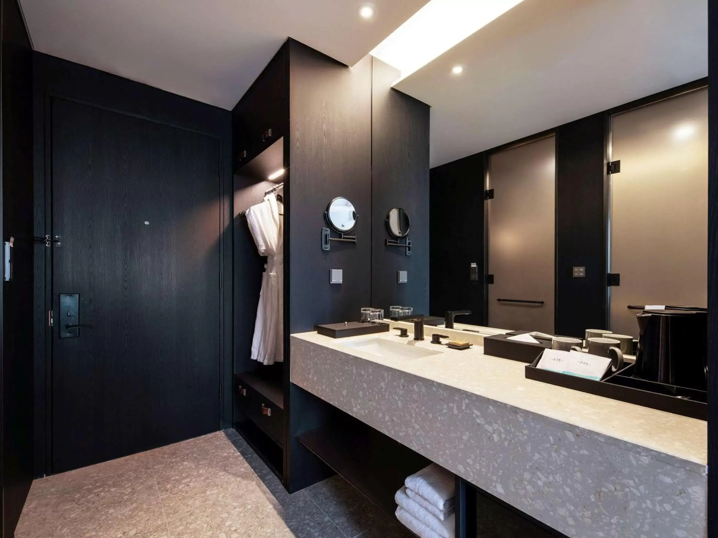 Photo of the whole room, Bathroom in Mercure Ambassador Seoul Hongdae