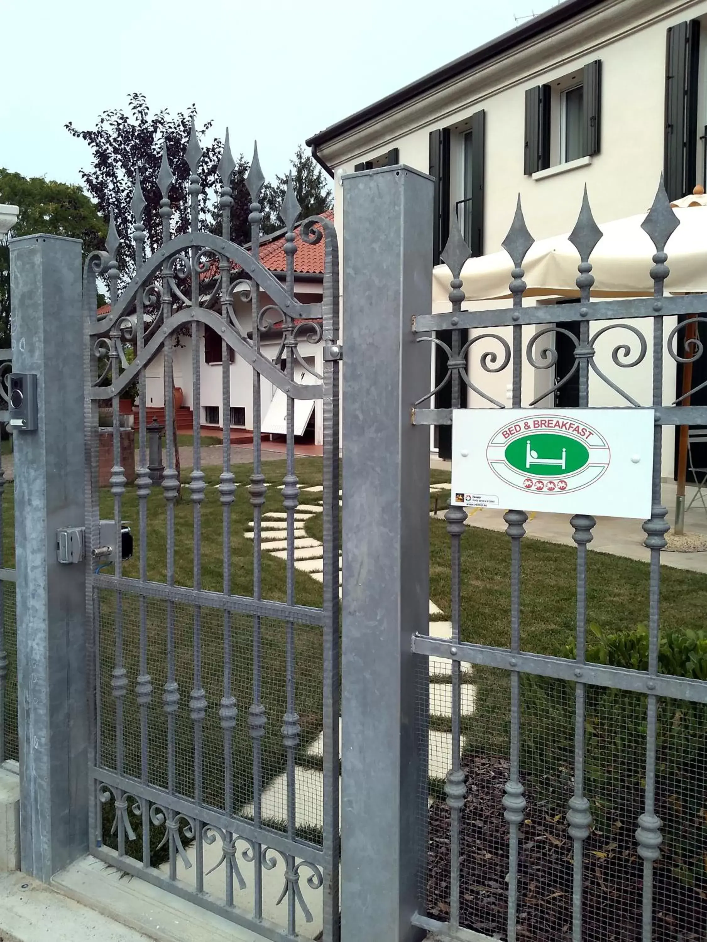 Facade/entrance in Le Mandragole B&B