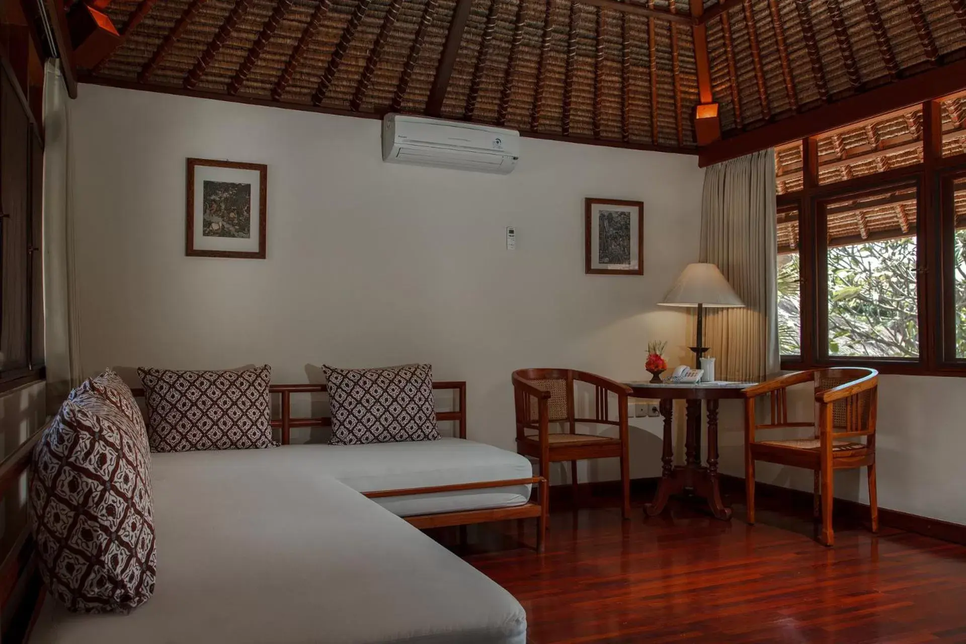 Balcony/Terrace, Seating Area in Tandjung Sari Hotel