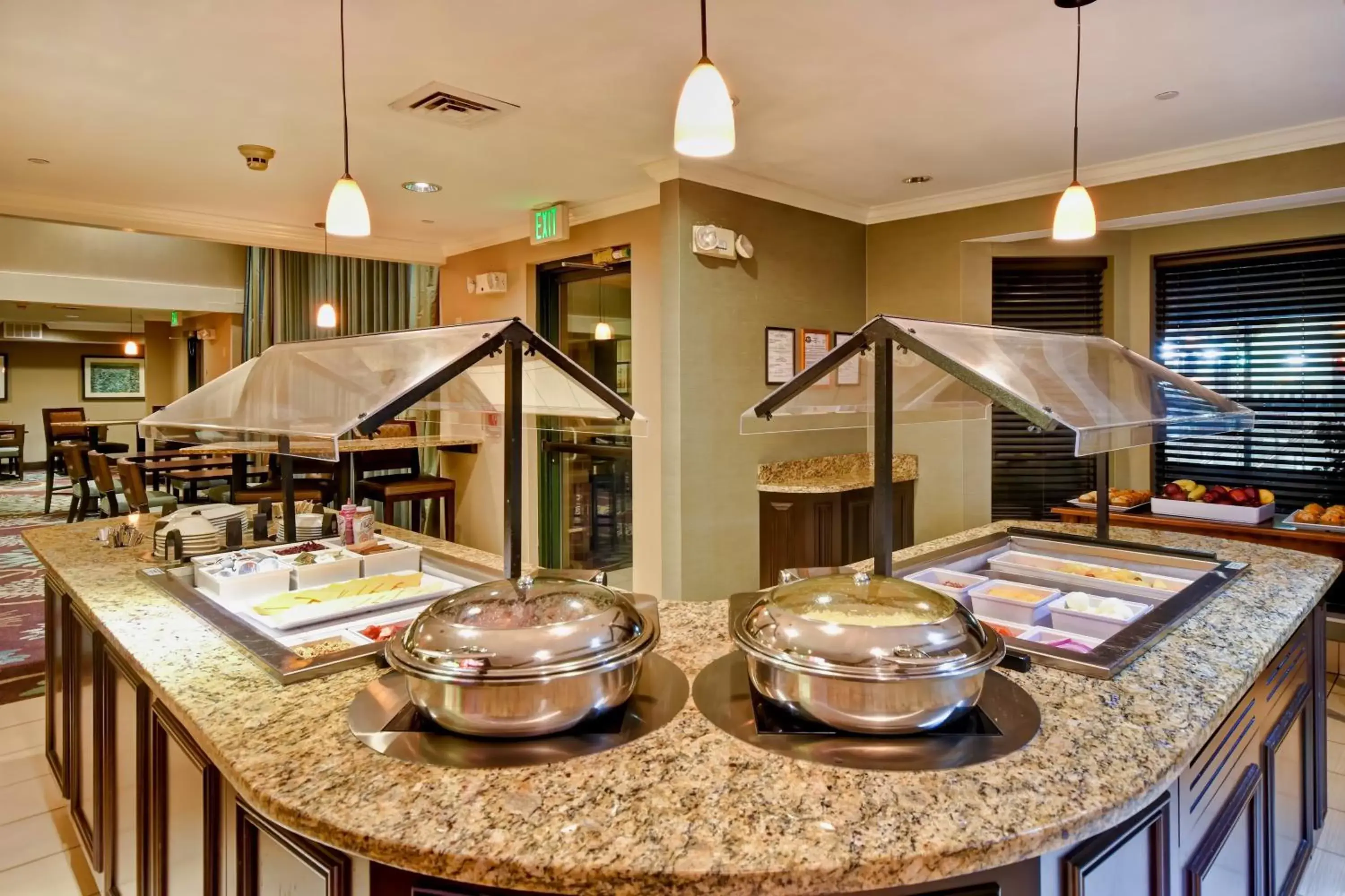 Breakfast, Restaurant/Places to Eat in Staybridge Suites Middleton/Madison-West, an IHG Hotel