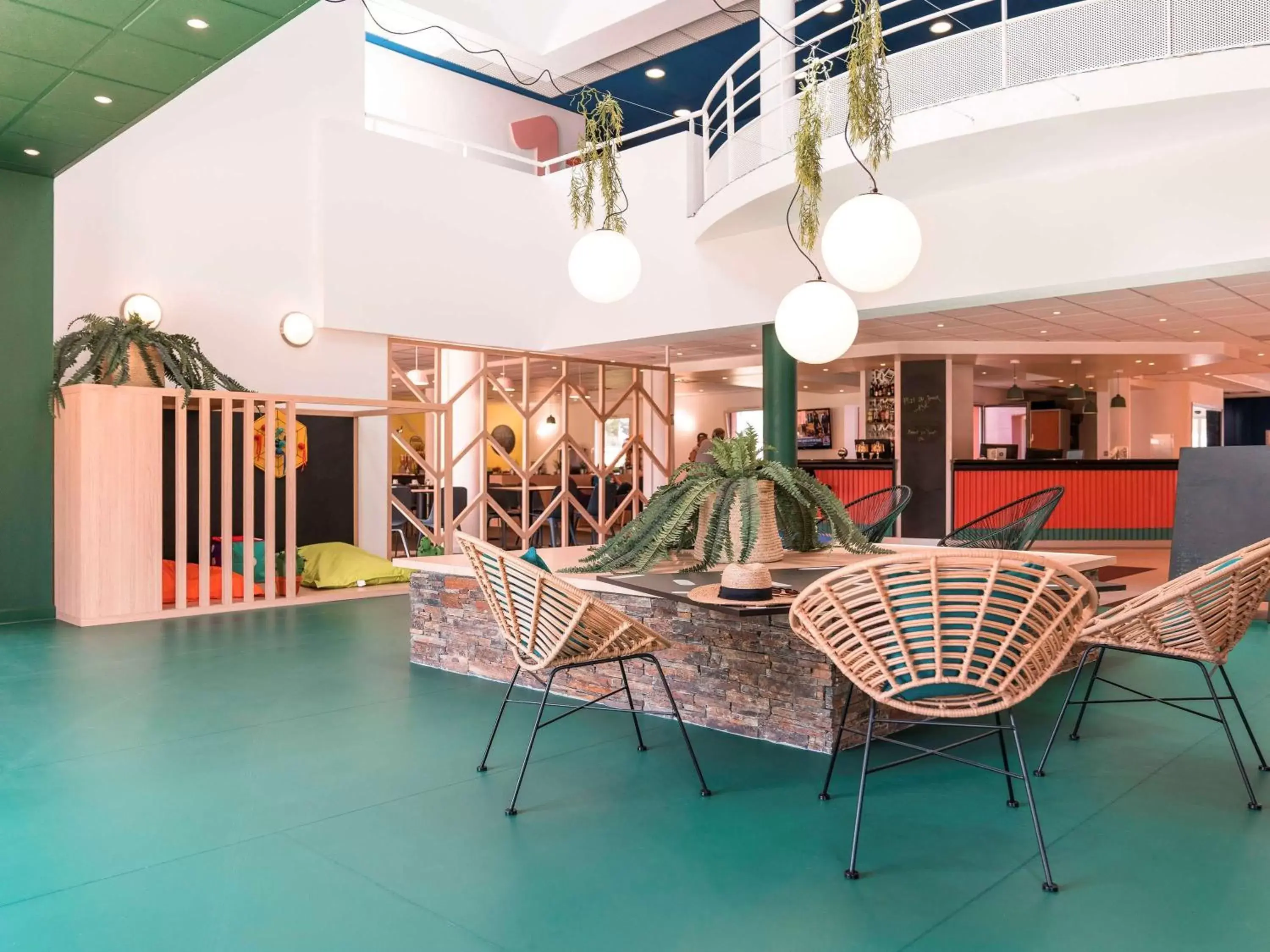 Property building, Table Tennis in ibis Styles Marseille Plan de Campagne