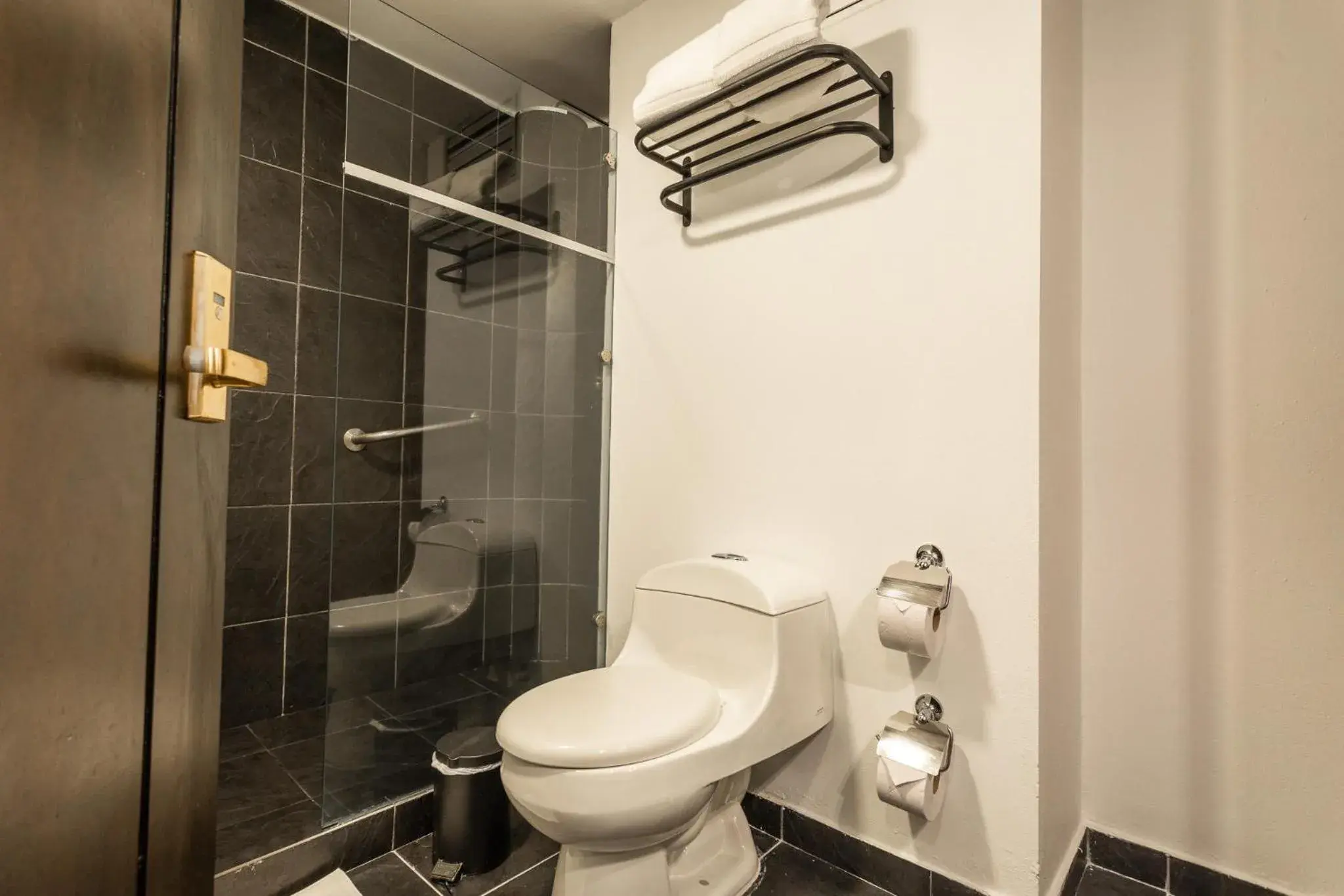 Bathroom in Hotel Carretero