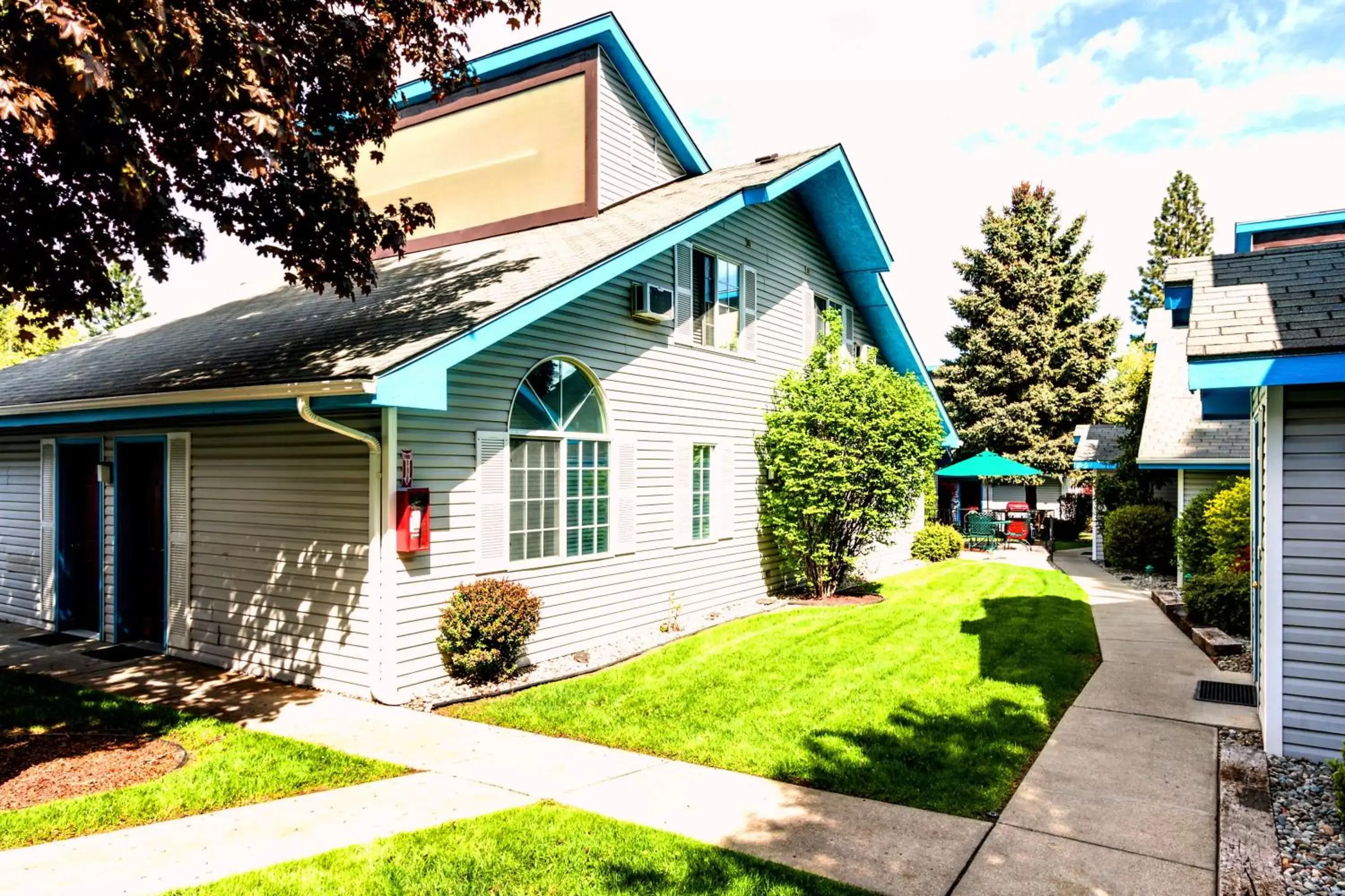 Property Building in Turning Leaf Townhome Suites