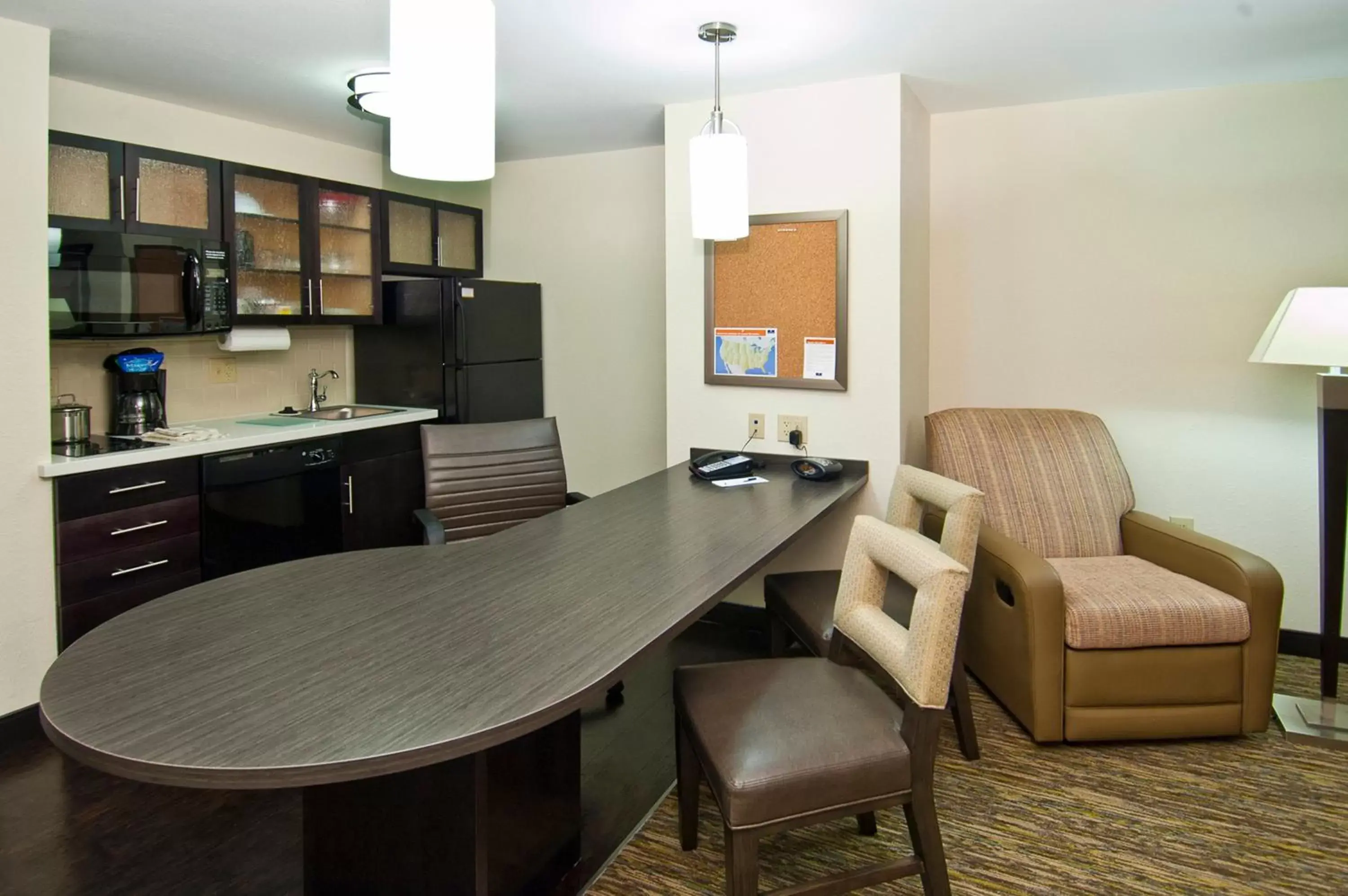 Photo of the whole room, Kitchen/Kitchenette in Candlewood Suites Tupelo, an IHG Hotel