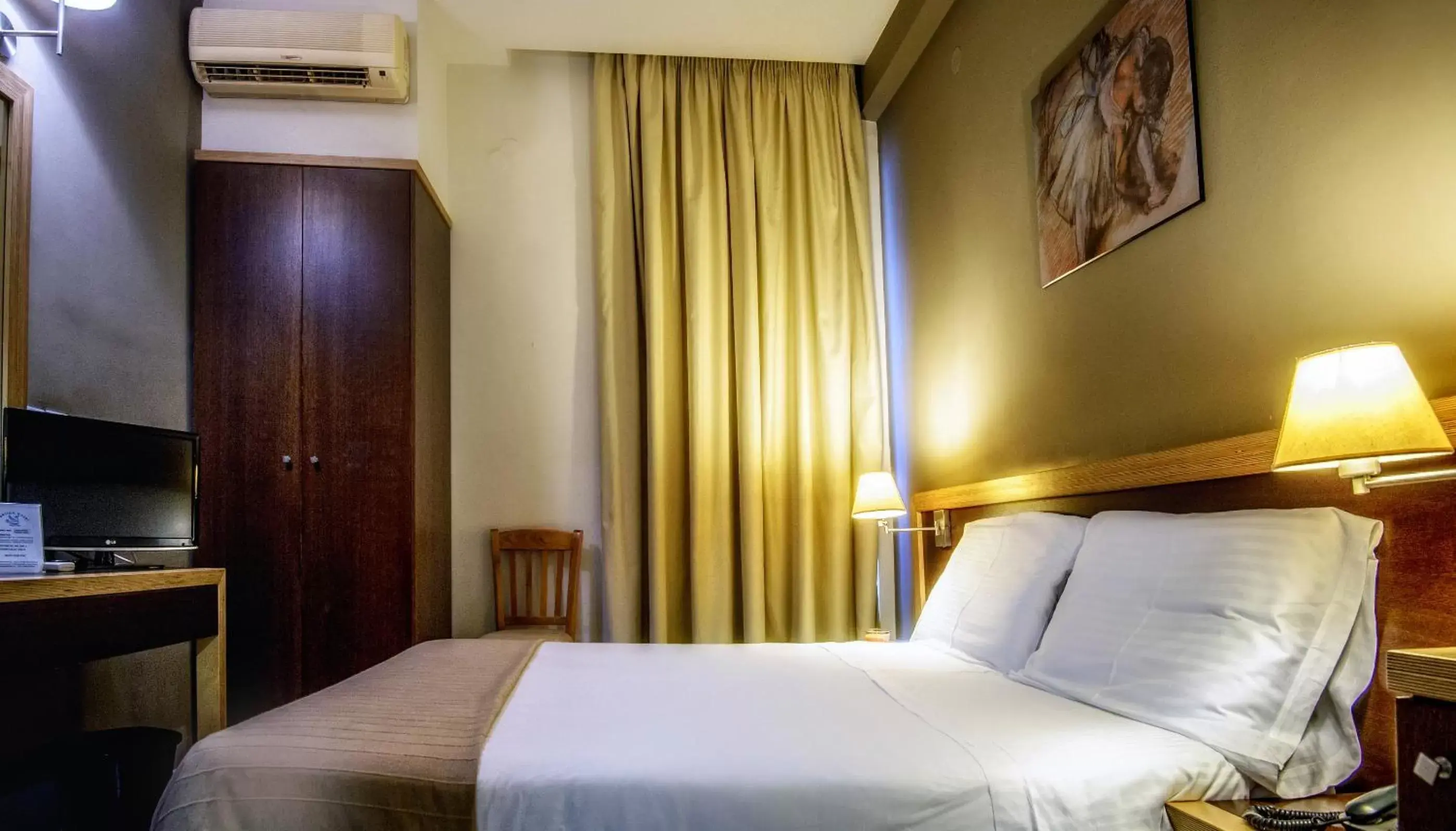 Bedroom, Bed in Iraklion Hotel