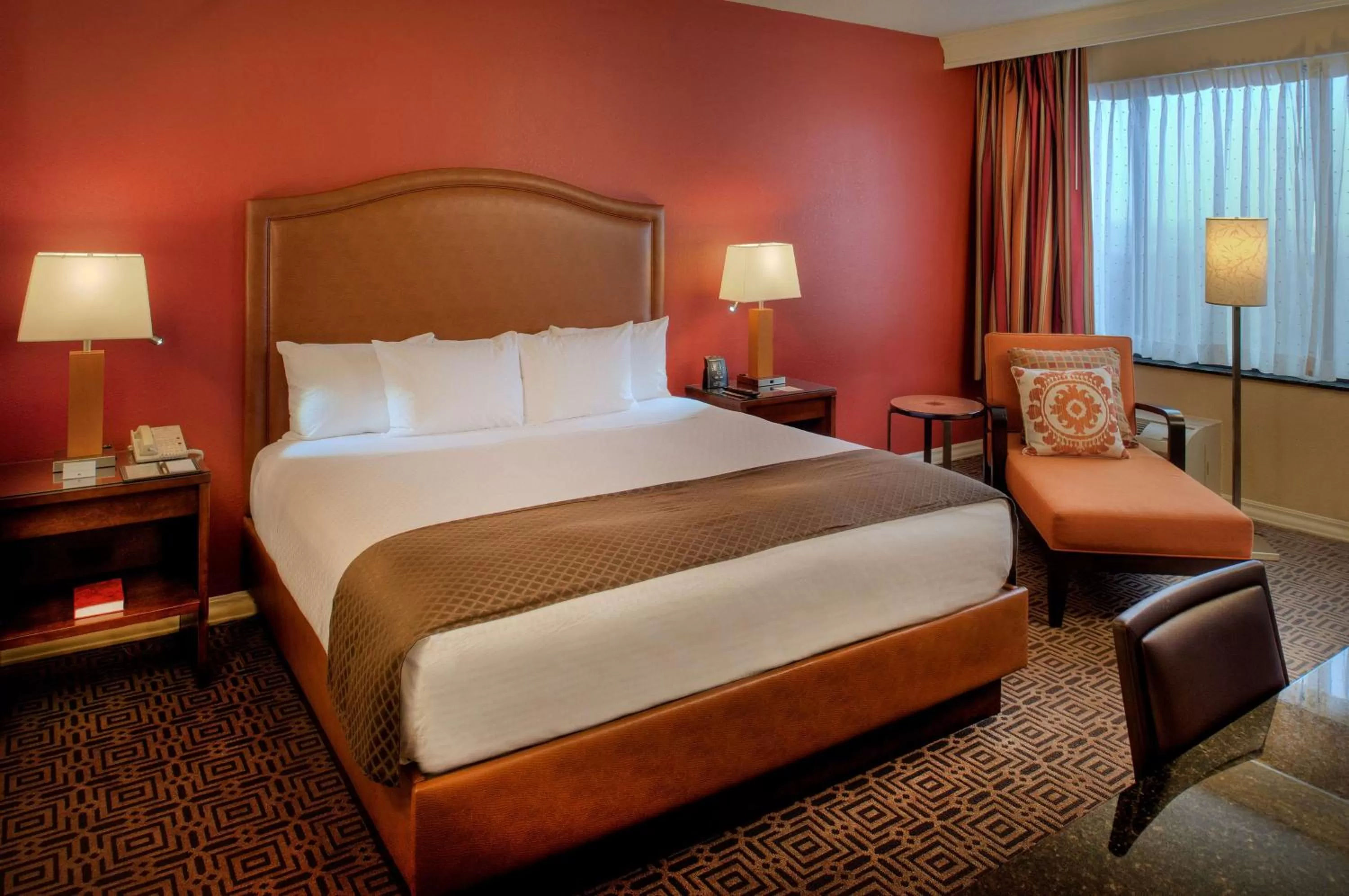 Bed in DoubleTree by Hilton Hotel St. Louis - Chesterfield