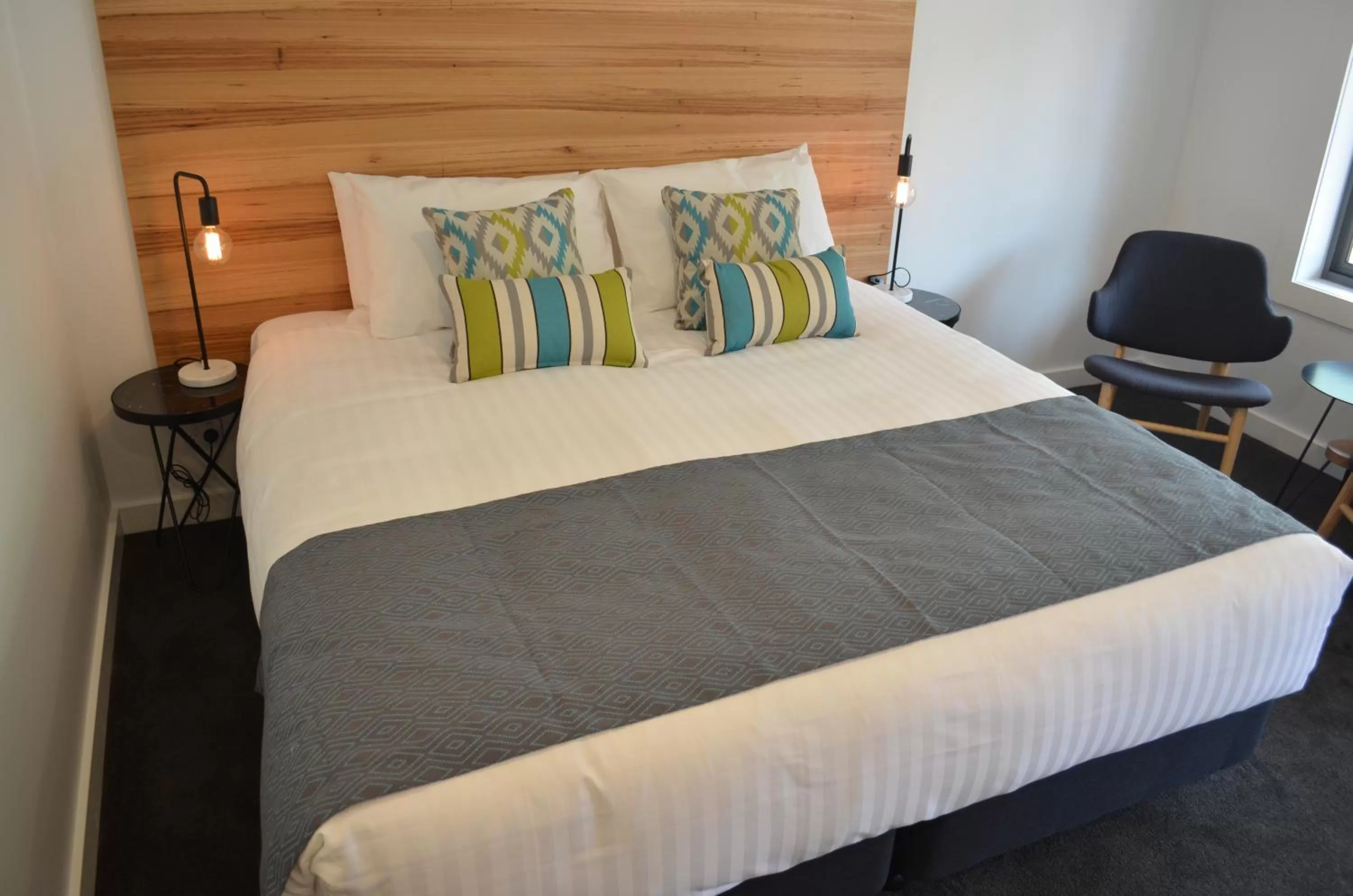 Bed in Bright Colonial Motel