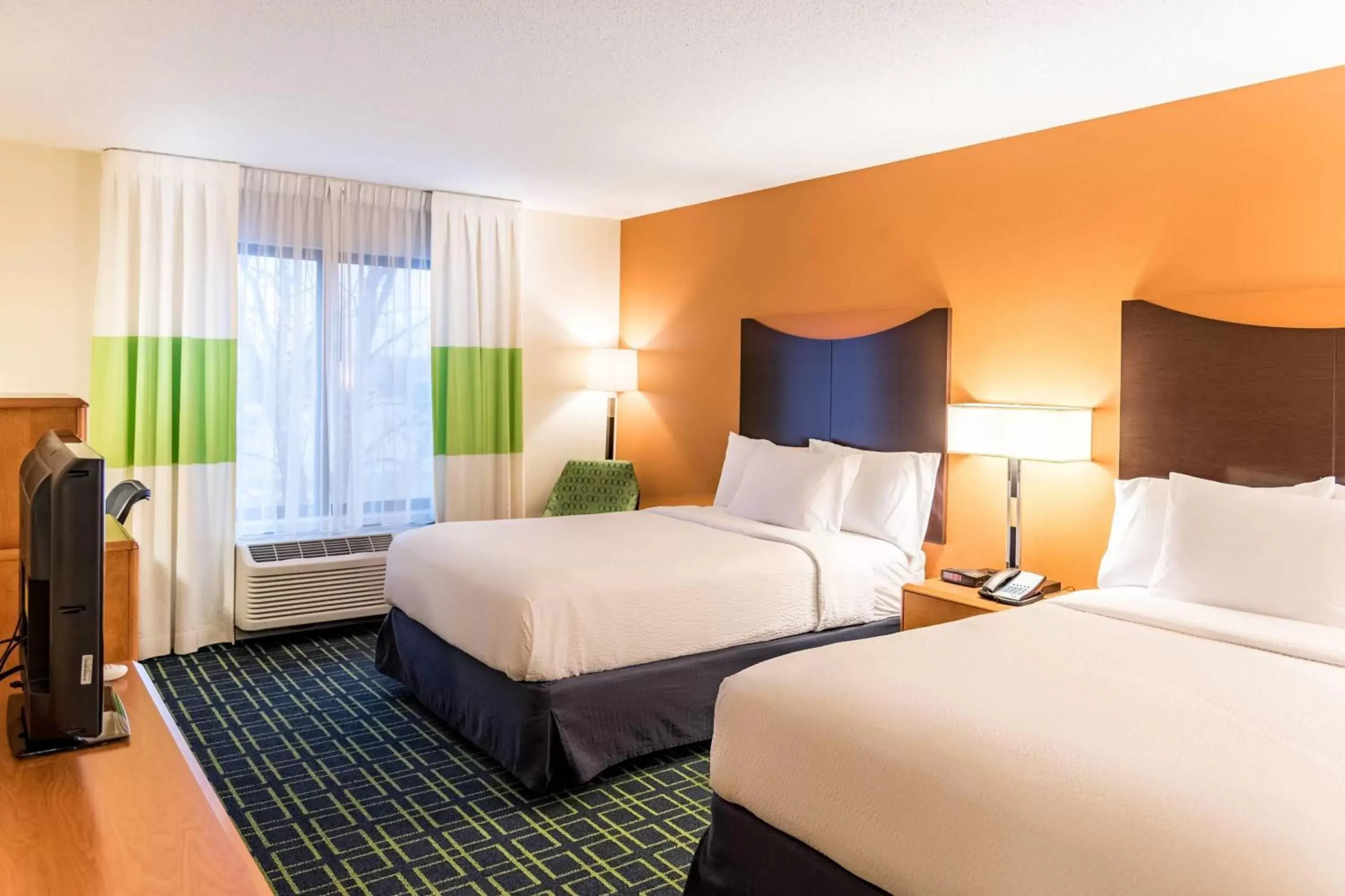 Photo of the whole room, Bed in Fairfield Inn & Suites by Marriott Muskegon Norton Shores