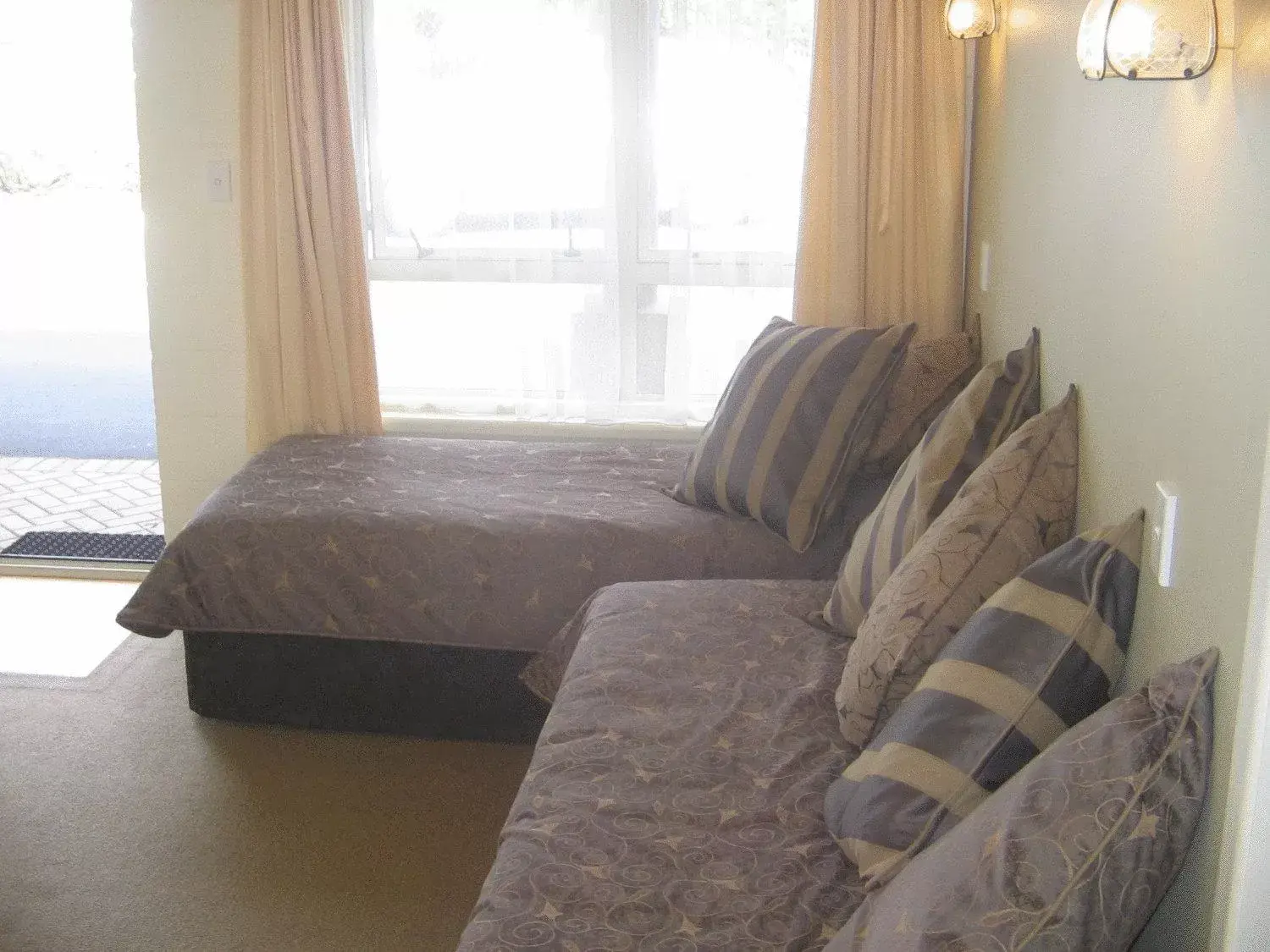 Bedroom, Seating Area in Shortland Court Motel