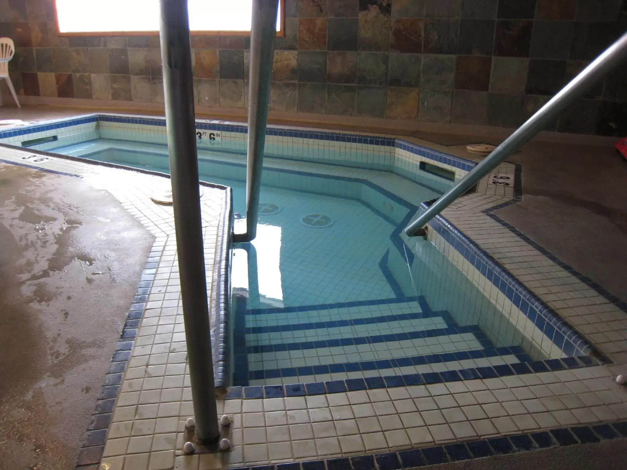 Spa and wellness centre/facilities, Swimming Pool in Days Inn by Wyndham Golden