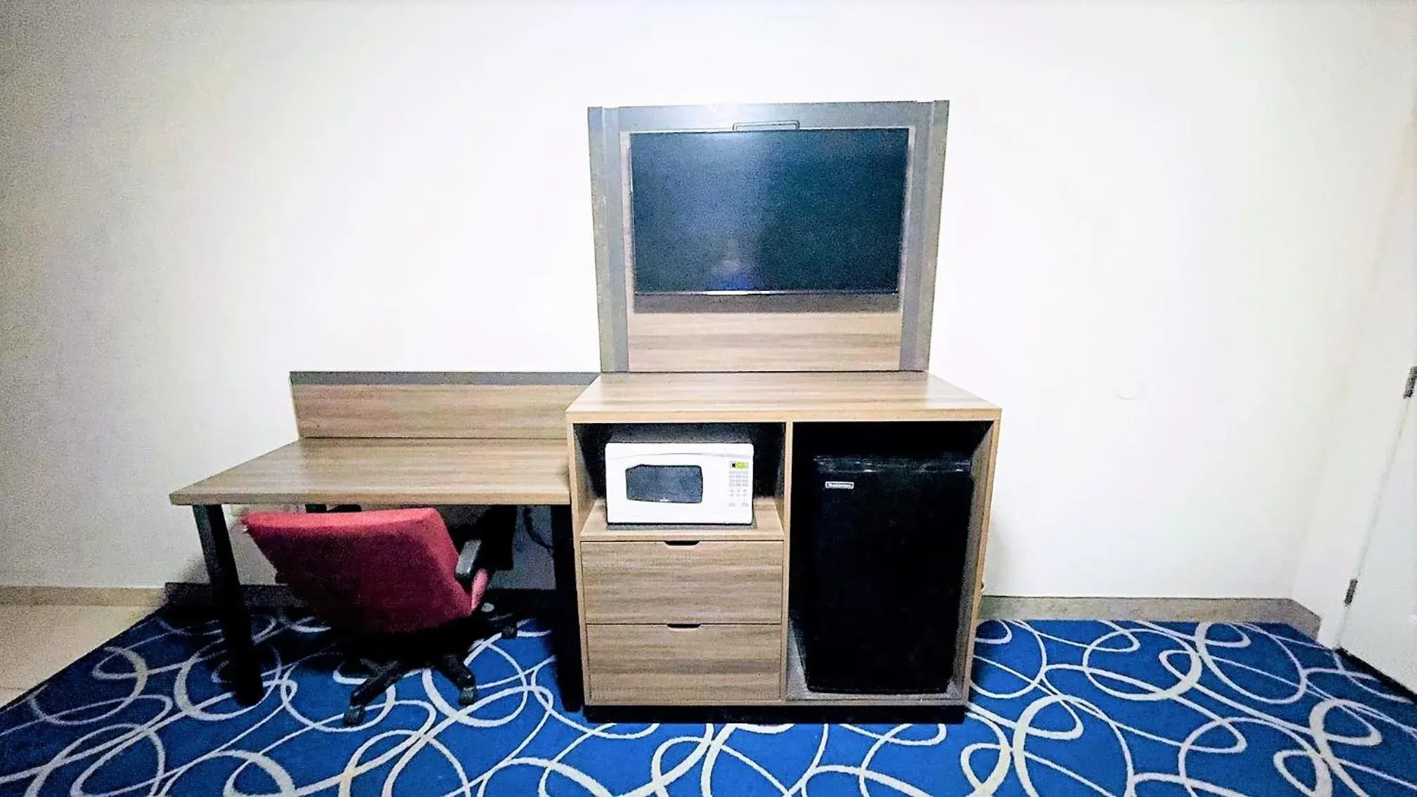 TV/Entertainment Center in Budget Inn Pecos