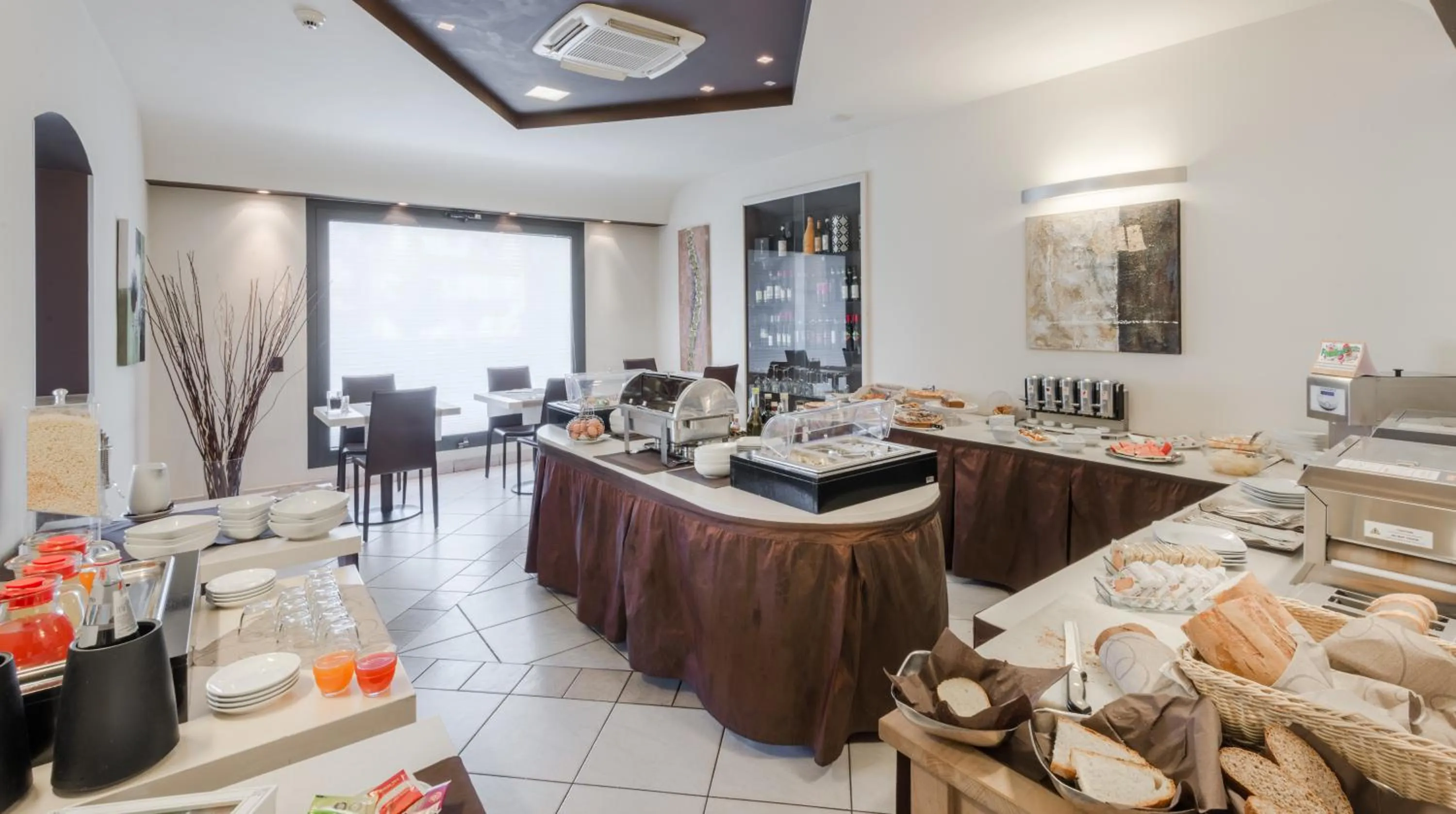 Food and drinks in Hotel Montebello