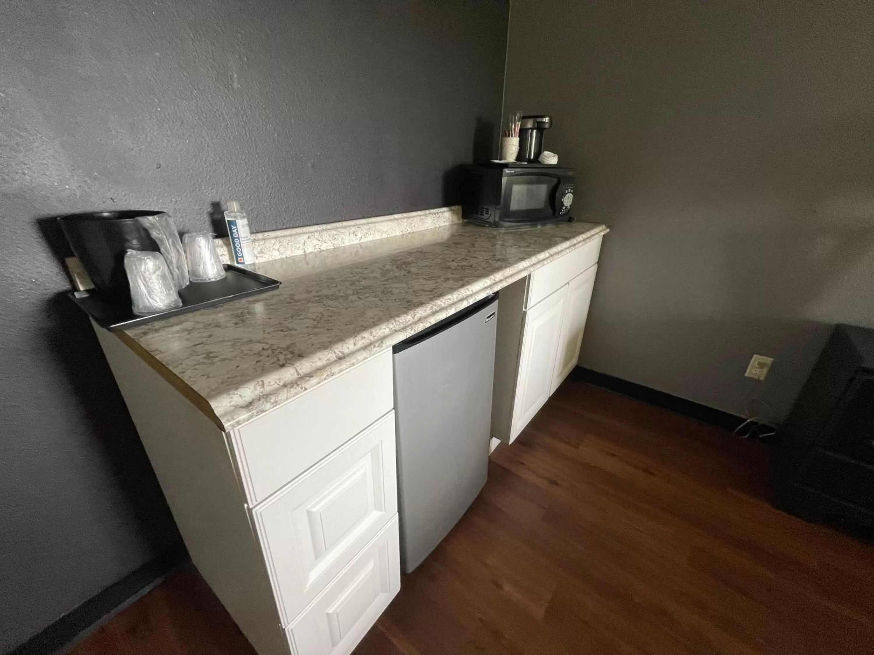 Bedroom in Sunnyside Inn and Suites