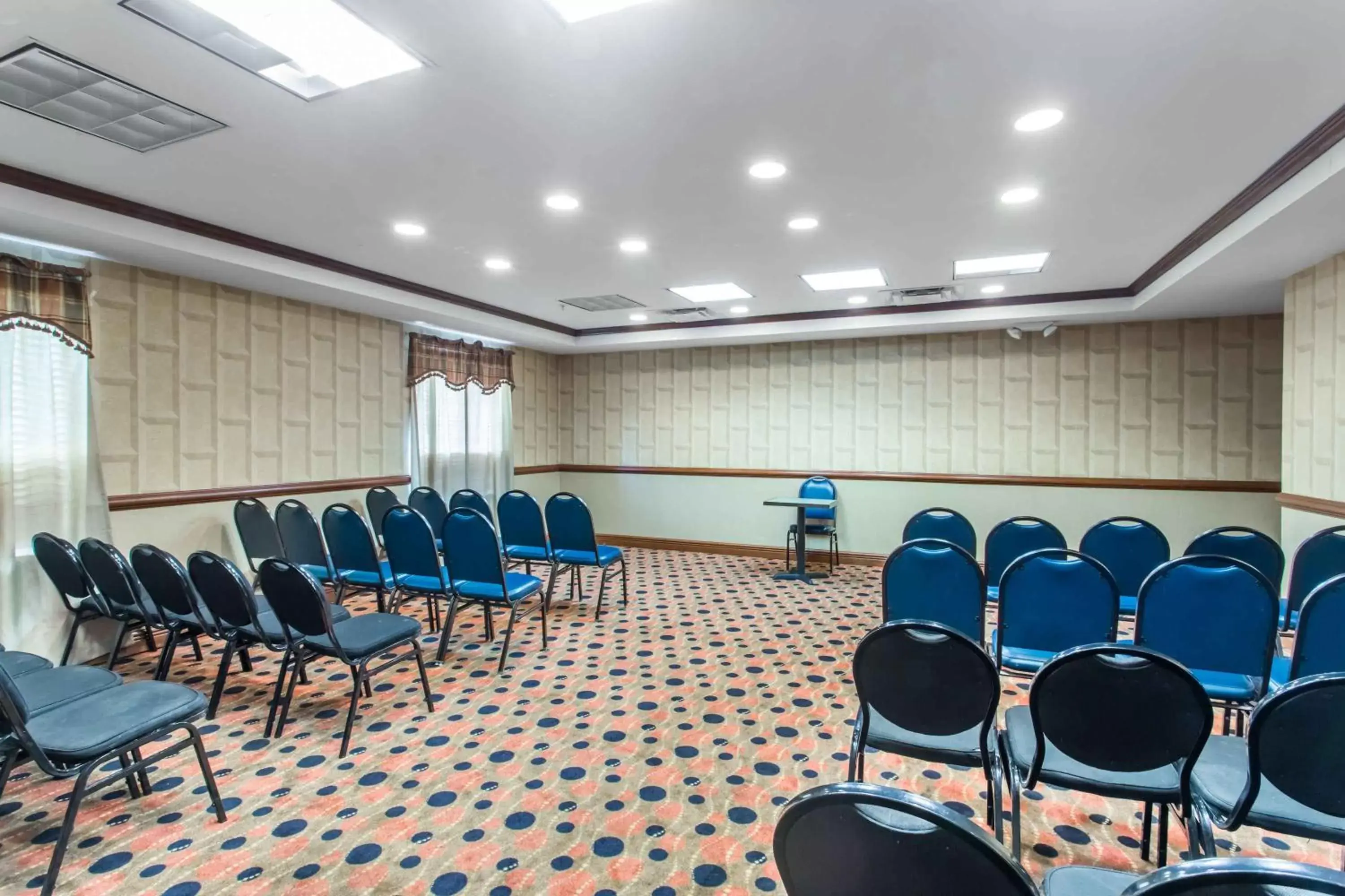 Meeting/conference room in Days Inn & Suites by Wyndham Fort Pierce I-95