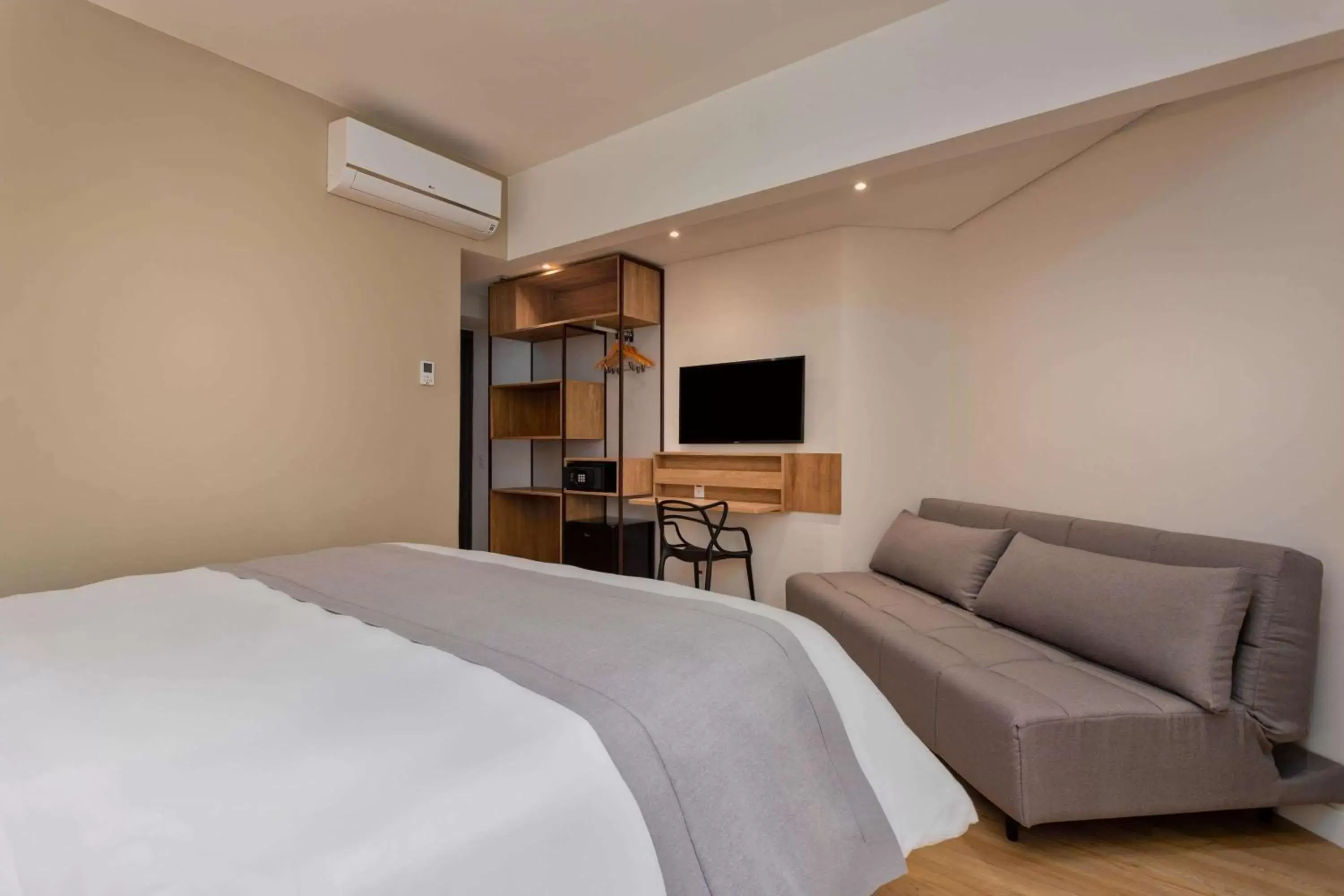 Photo of the whole room in TRYP by Wyndham Sao Paulo Paulista Paraiso