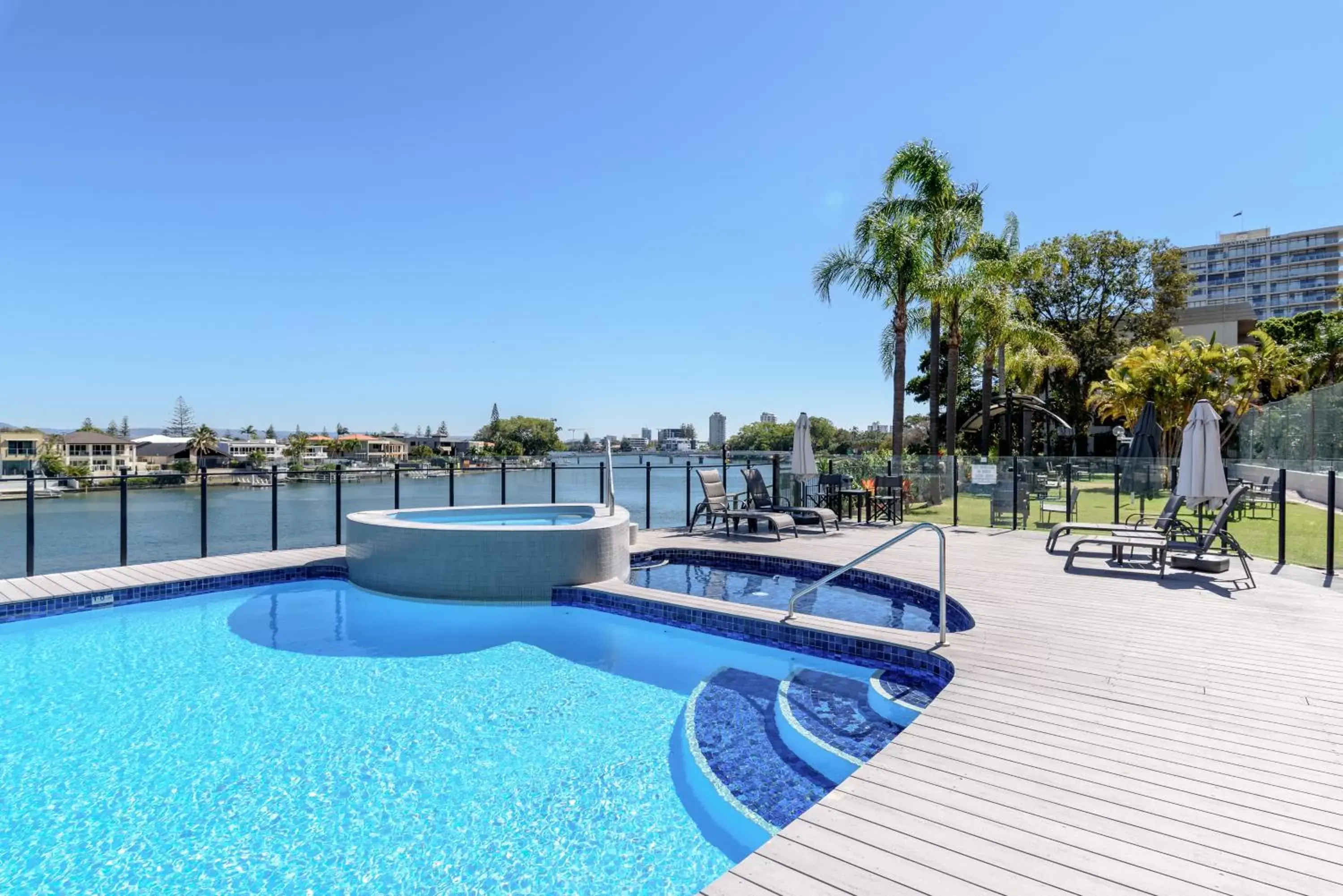 Pool view, Swimming Pool in Silverton Apartment Resort Surfers Paradise