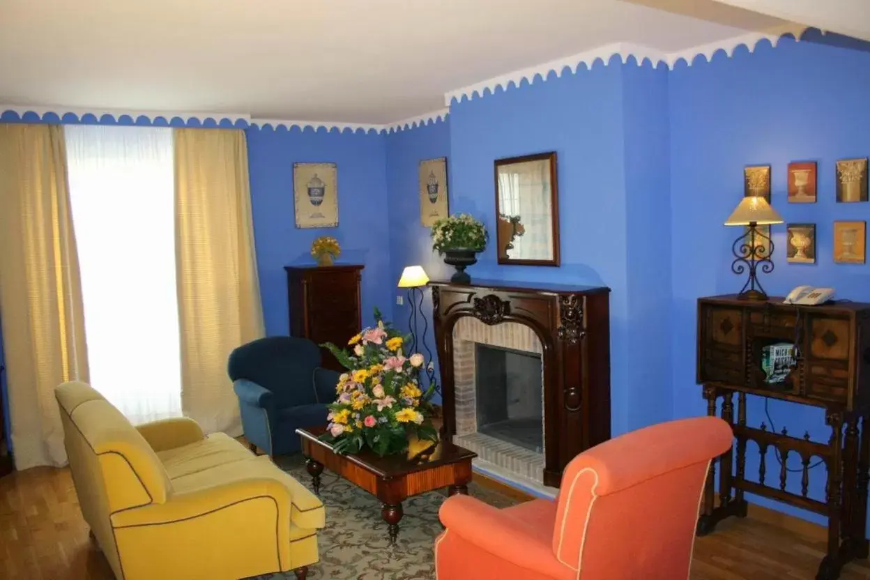 flat iron, Seating Area in Hotel Alcázar de la Reina