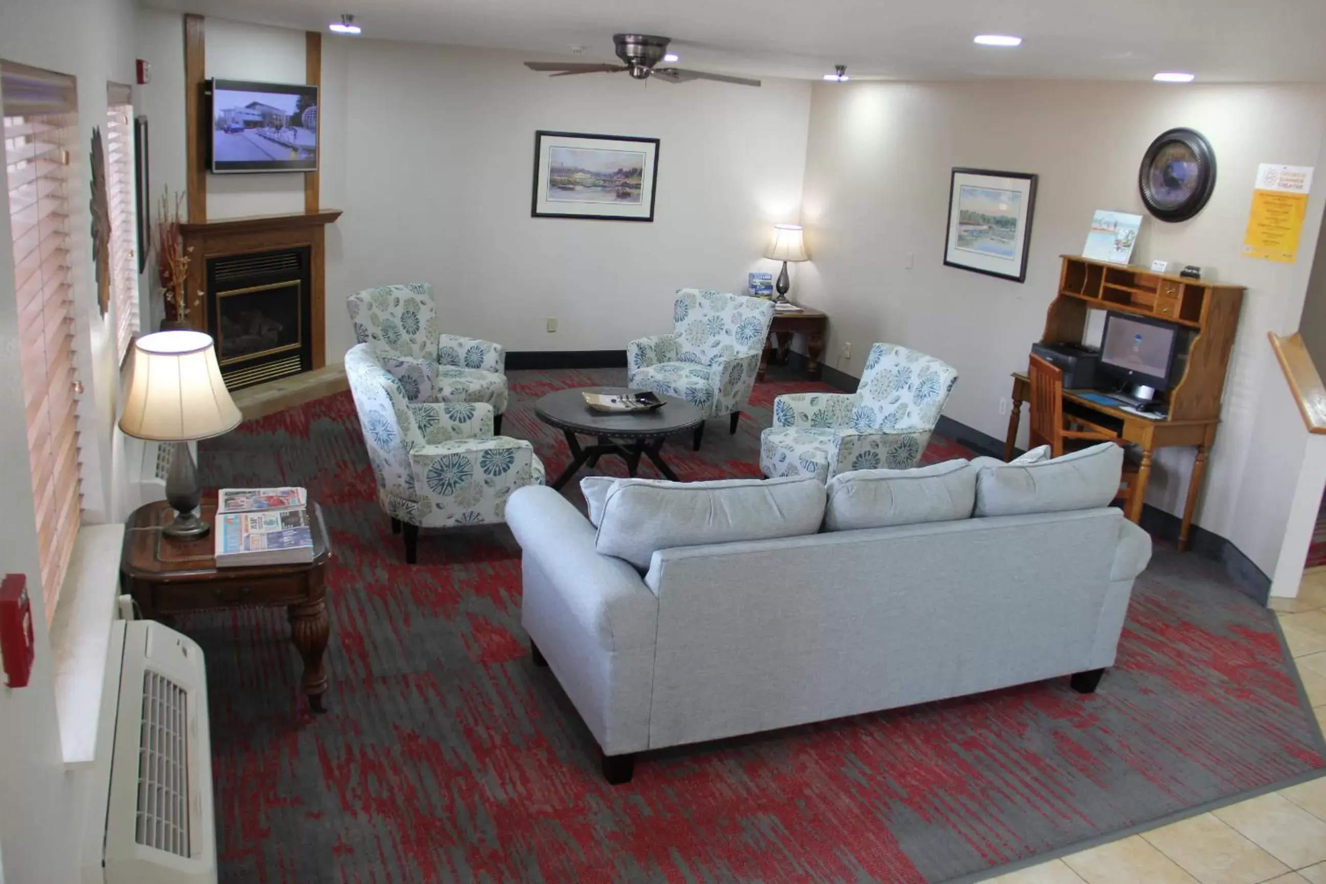 Seating Area in Ramada by Wyndham Spirit Lake/Okoboji