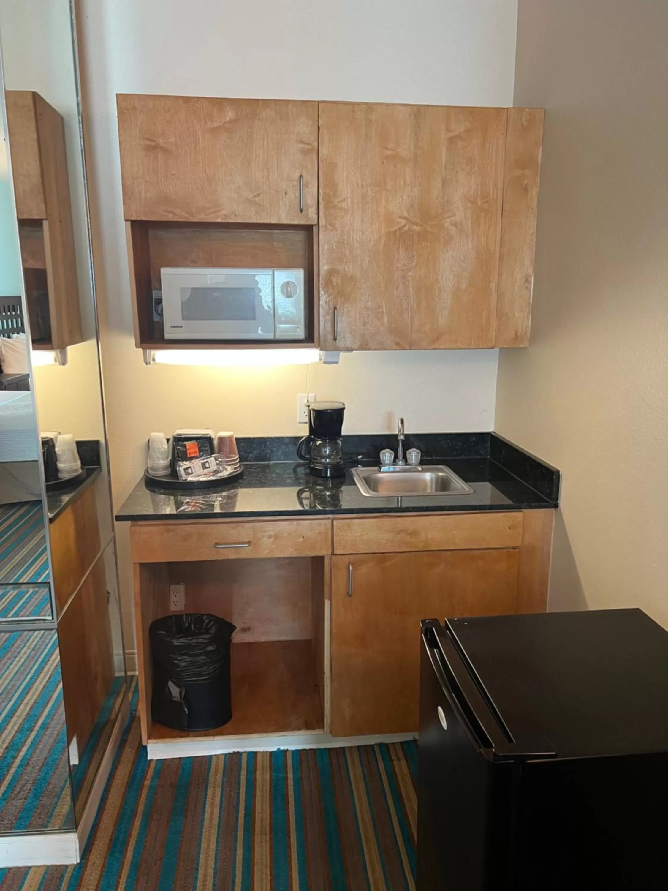 Kitchen or kitchenette in Sunchase Inn & Suites