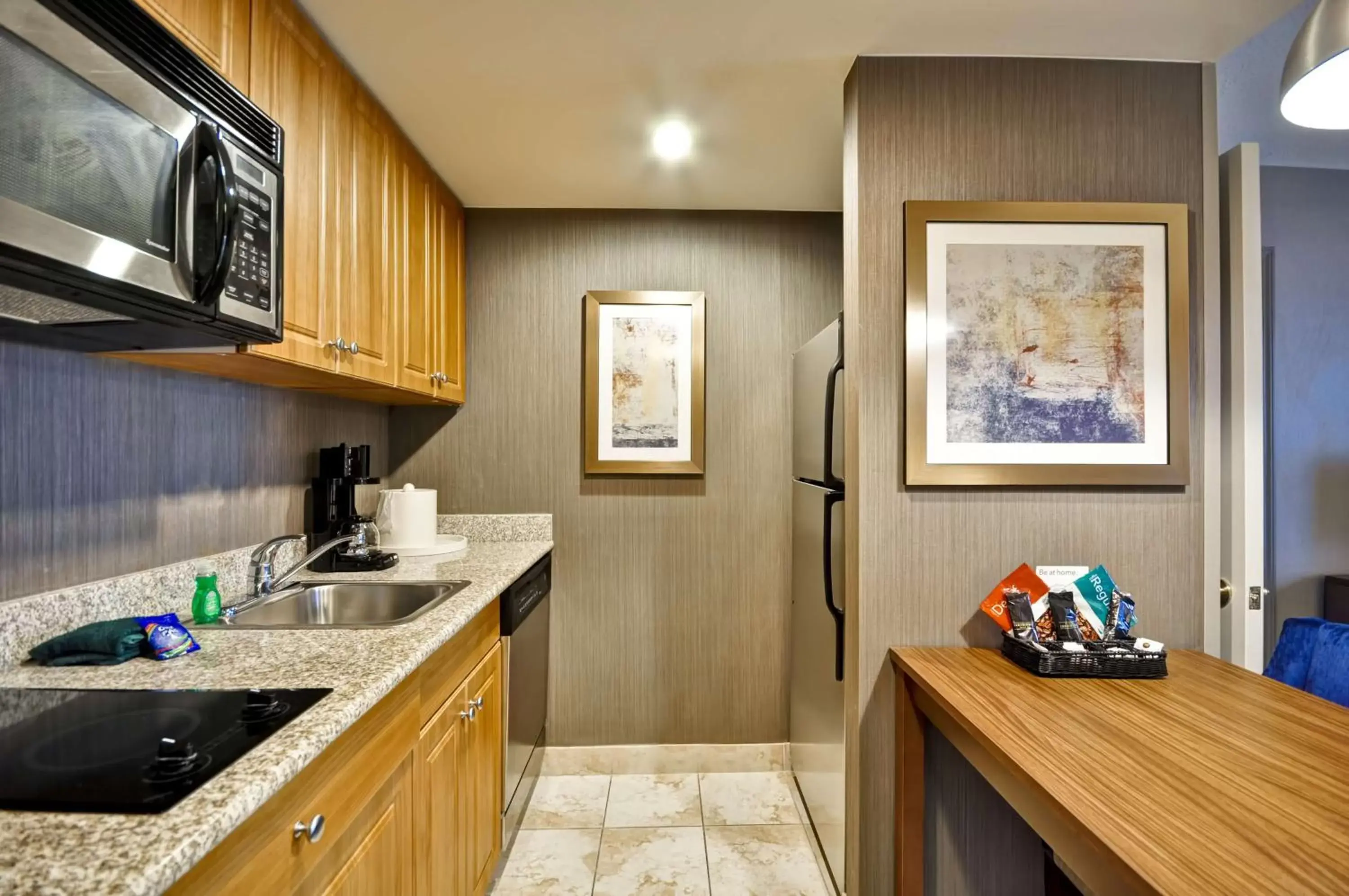 Kitchen or kitchenette, Kitchen/Kitchenette in Homewood Suites by Hilton Hartford South-Glastonbury