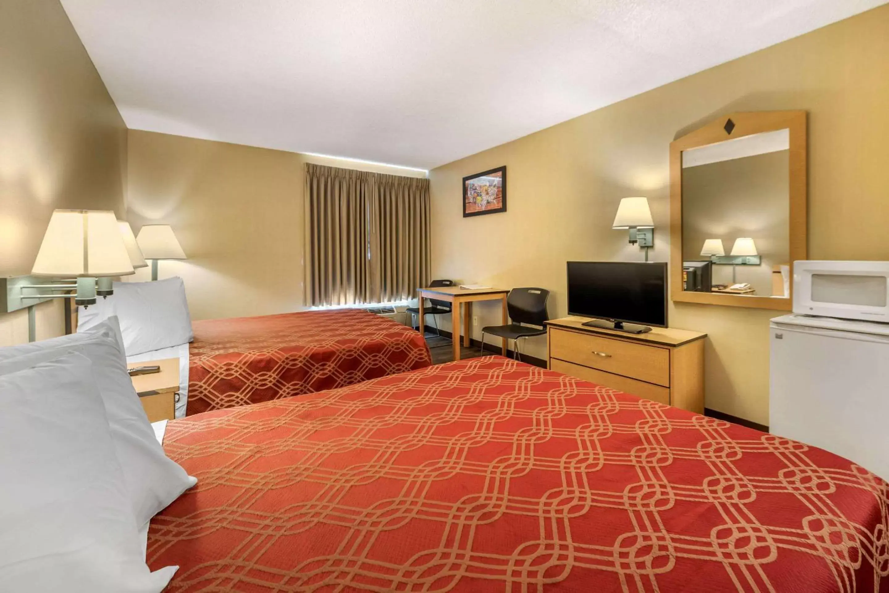 Photo of the whole room, Bed in Econo Lodge Airport/Colorado Springs