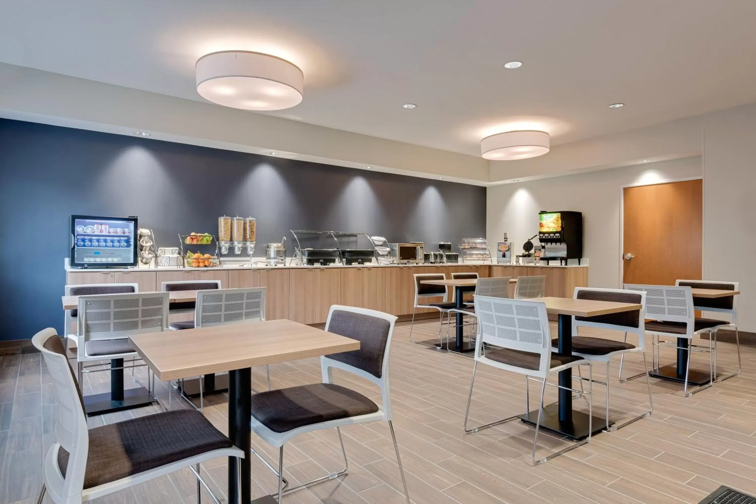 Continental breakfast, Restaurant/Places to Eat in Microtel Inn & Suites by Wyndham Clarion