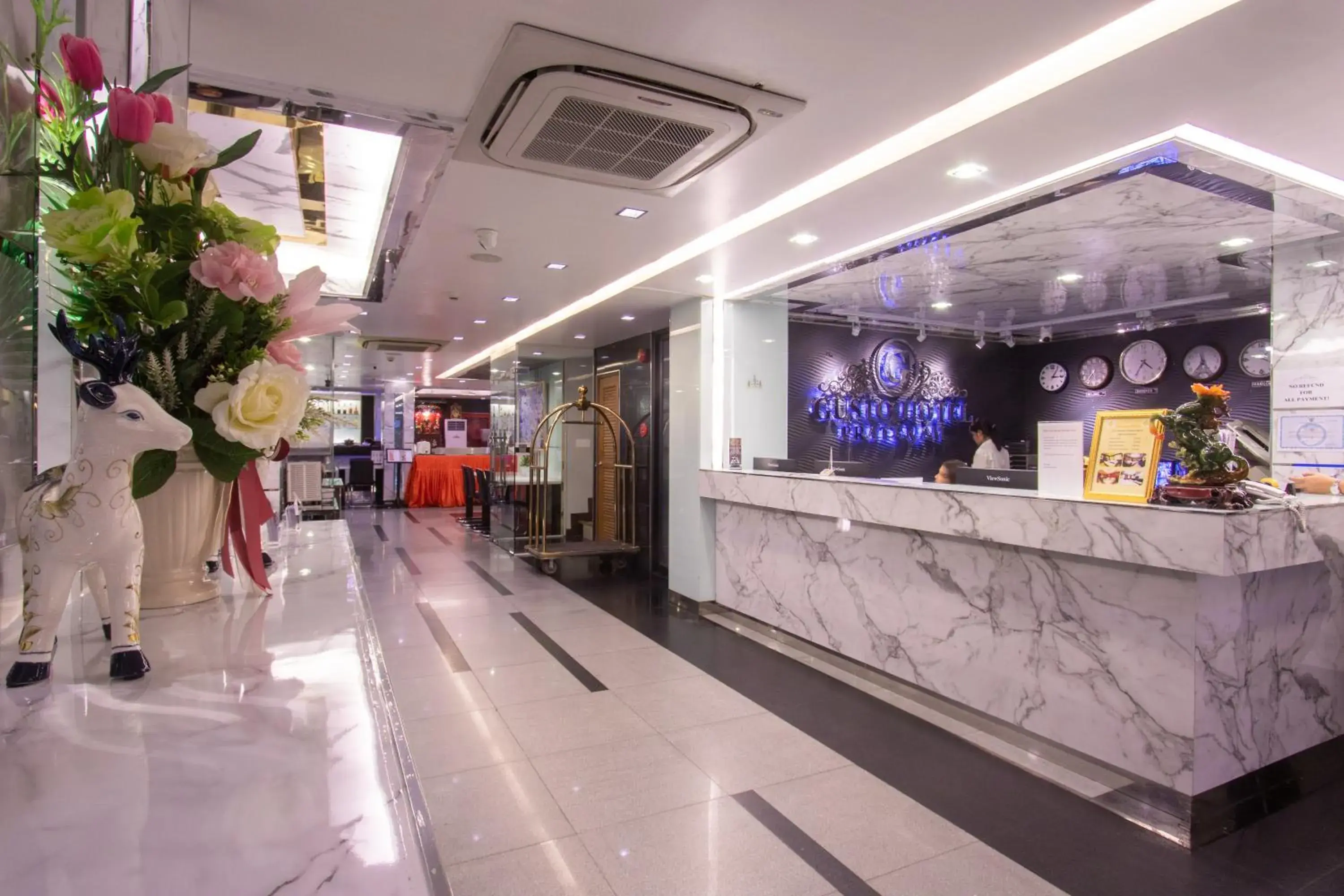 Lobby/Reception in Gusto Pratunam Hotel